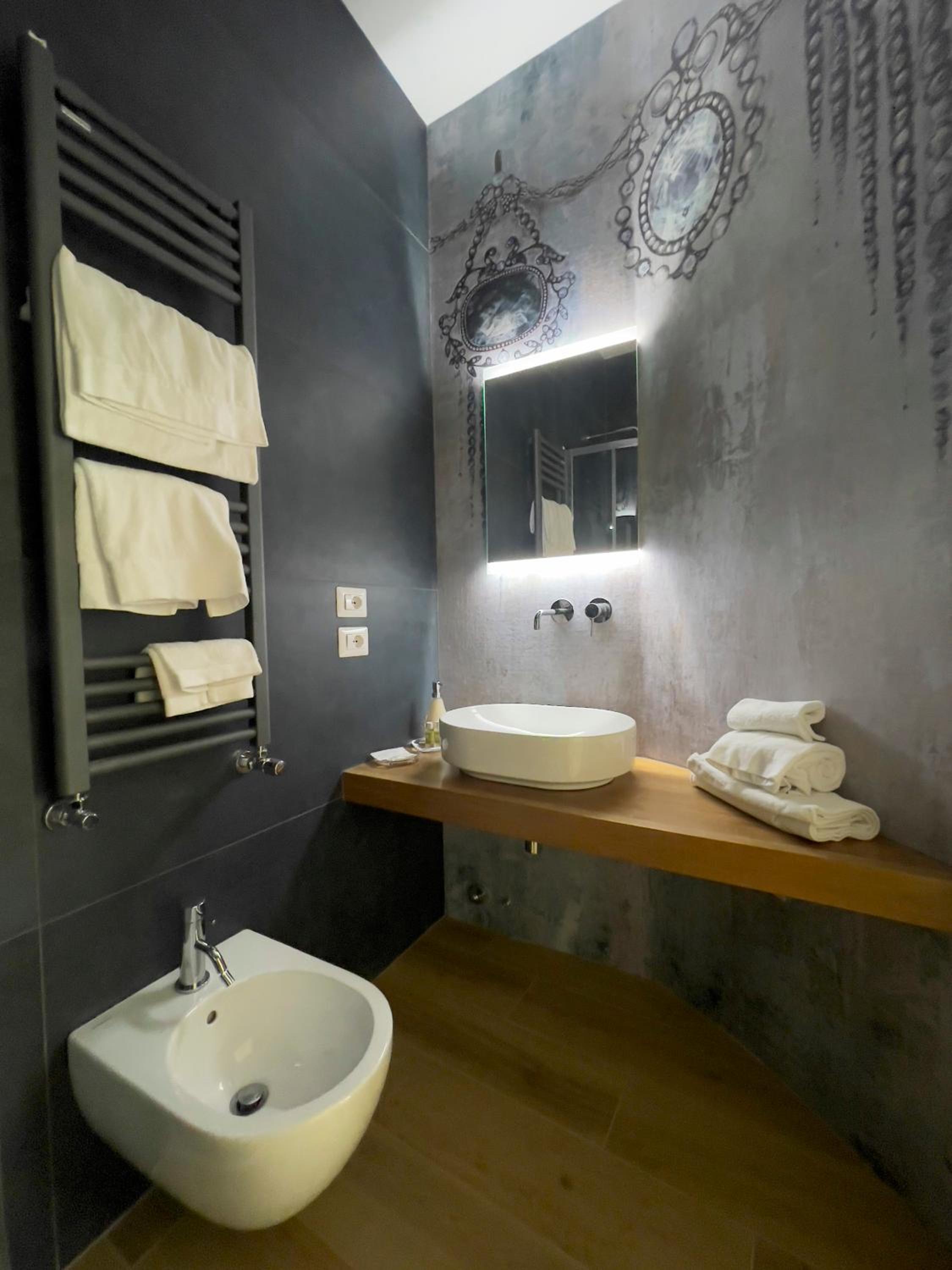 Double Room - Photo 5