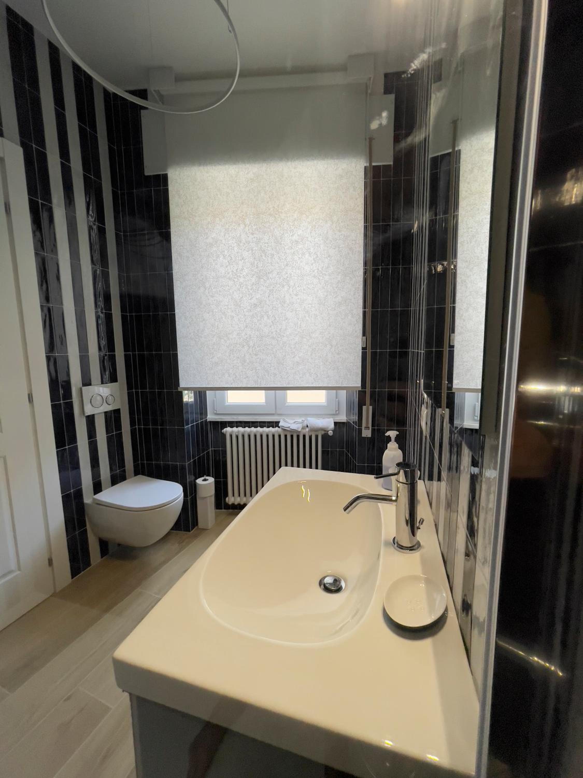 Double Room with Balcony - Photo 4