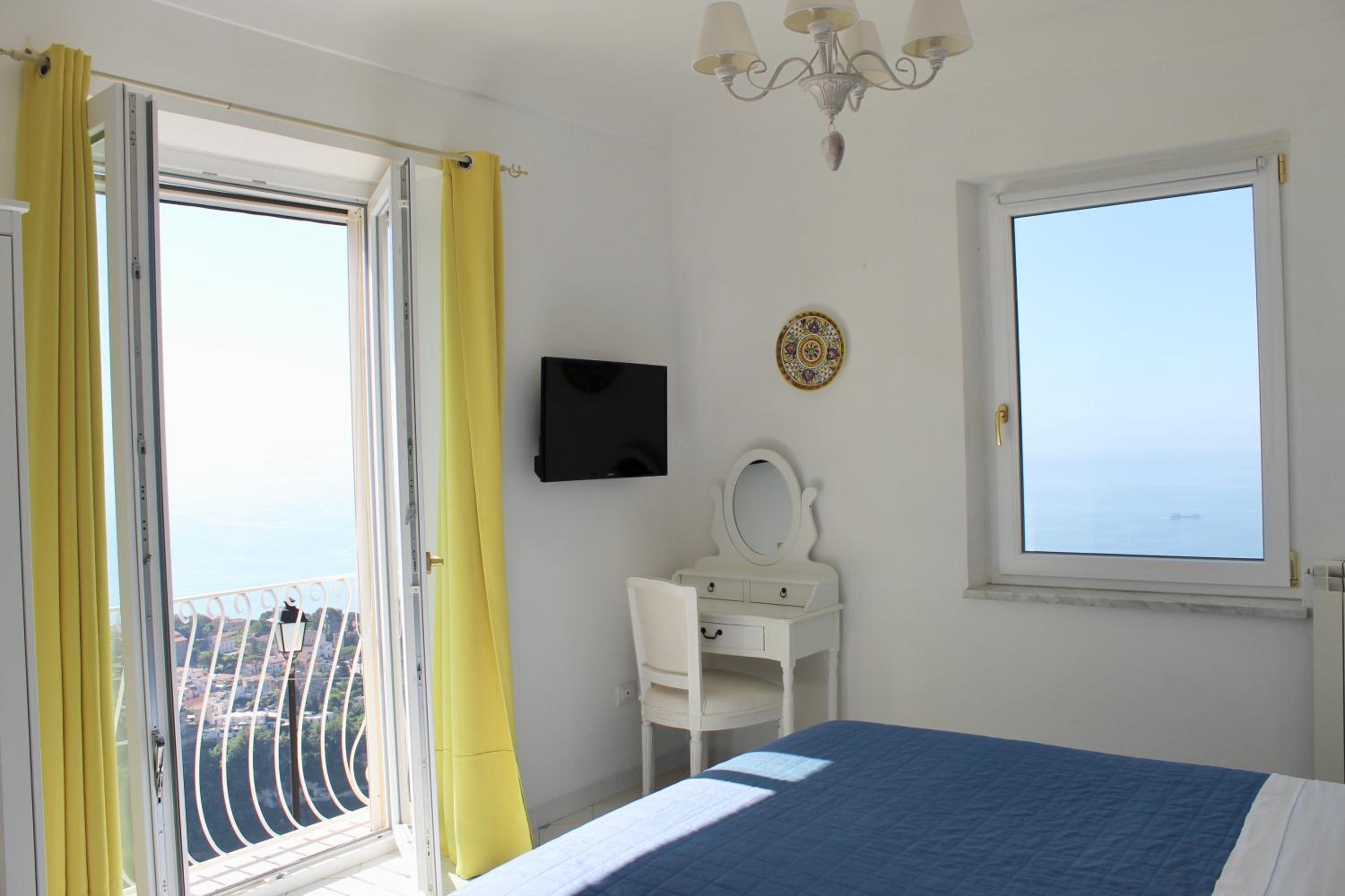 Double Room with Sea View - Photo 1