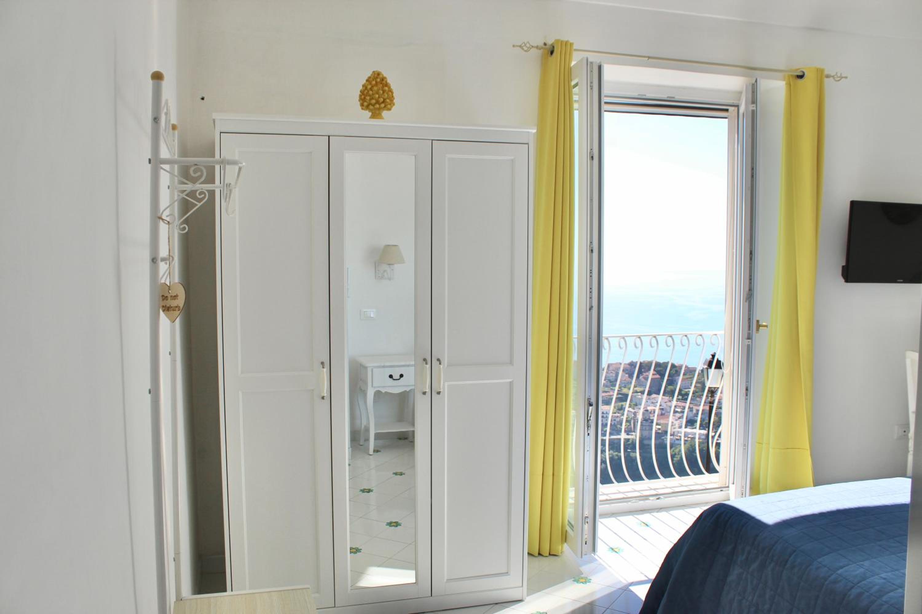 Double Room with Sea View - Photo 4