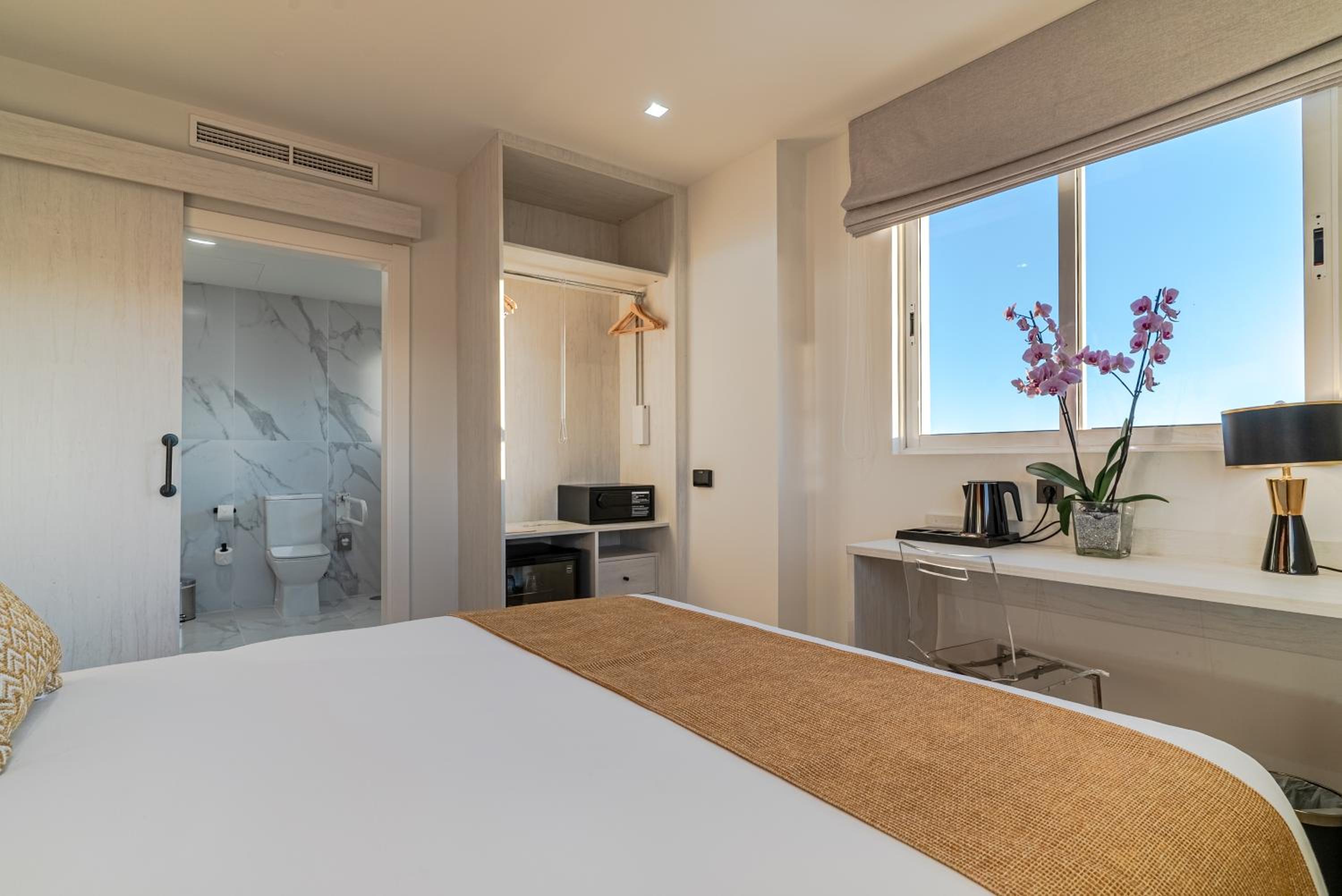 Double Bed, Deluxe Room, Mountain View - Photo 1