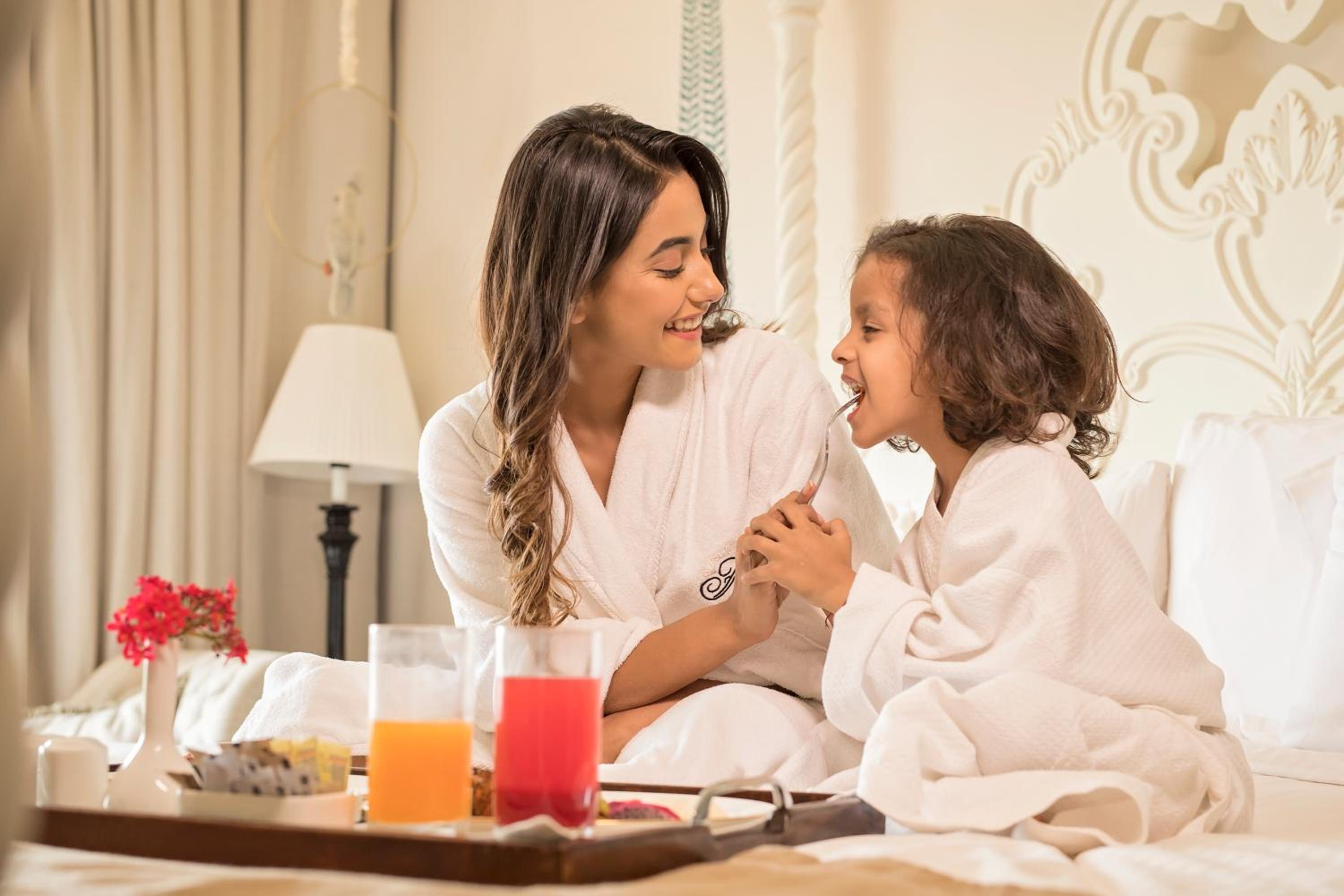 Deluxe Room Twin (Non Smoking):2 complimentary craft beers or signature cocktail at Anjum per room per stay, Happy Hours (Buy 1 Get 1) at Anjum Bar on Select beverages,20% off on Food & Soft Beverage and Laundry, Set dinner for couple at Zarin@INR 5000++  - Photo 7