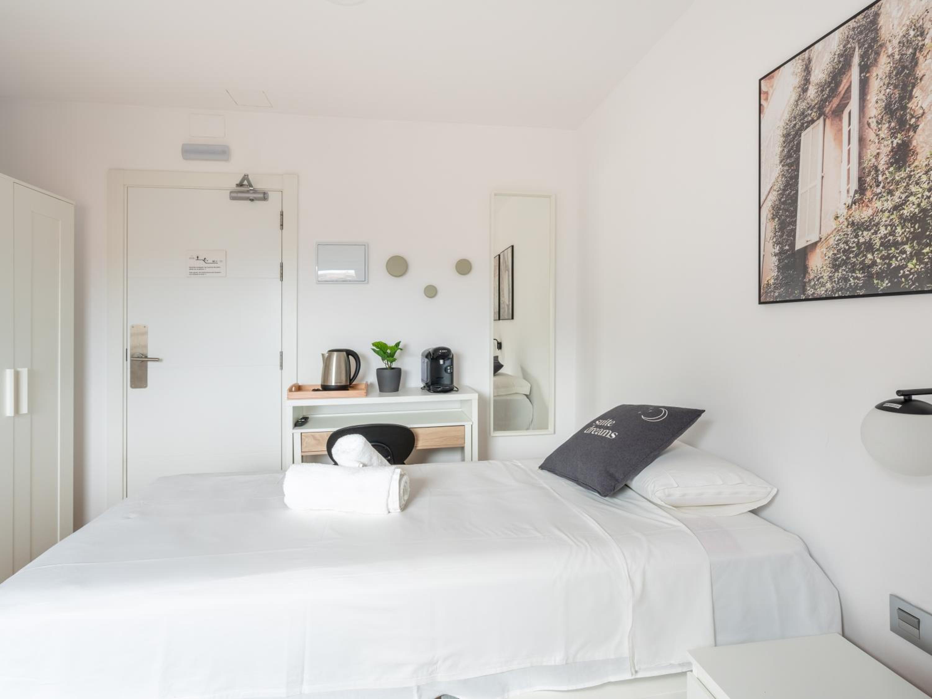 Economy Twin Room photo 3