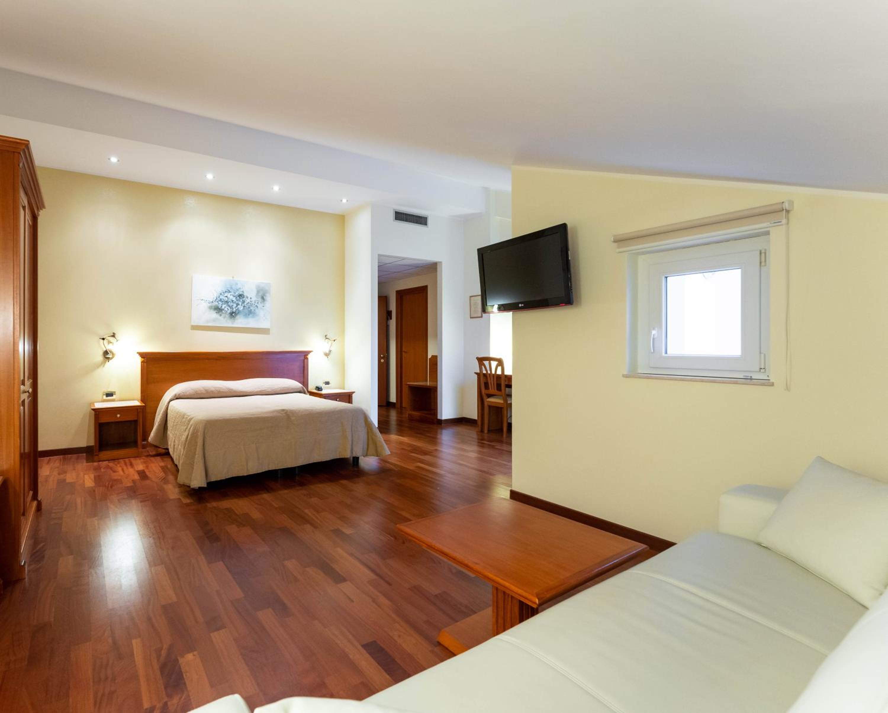 Suite with Terrace (2 adults) photo 3