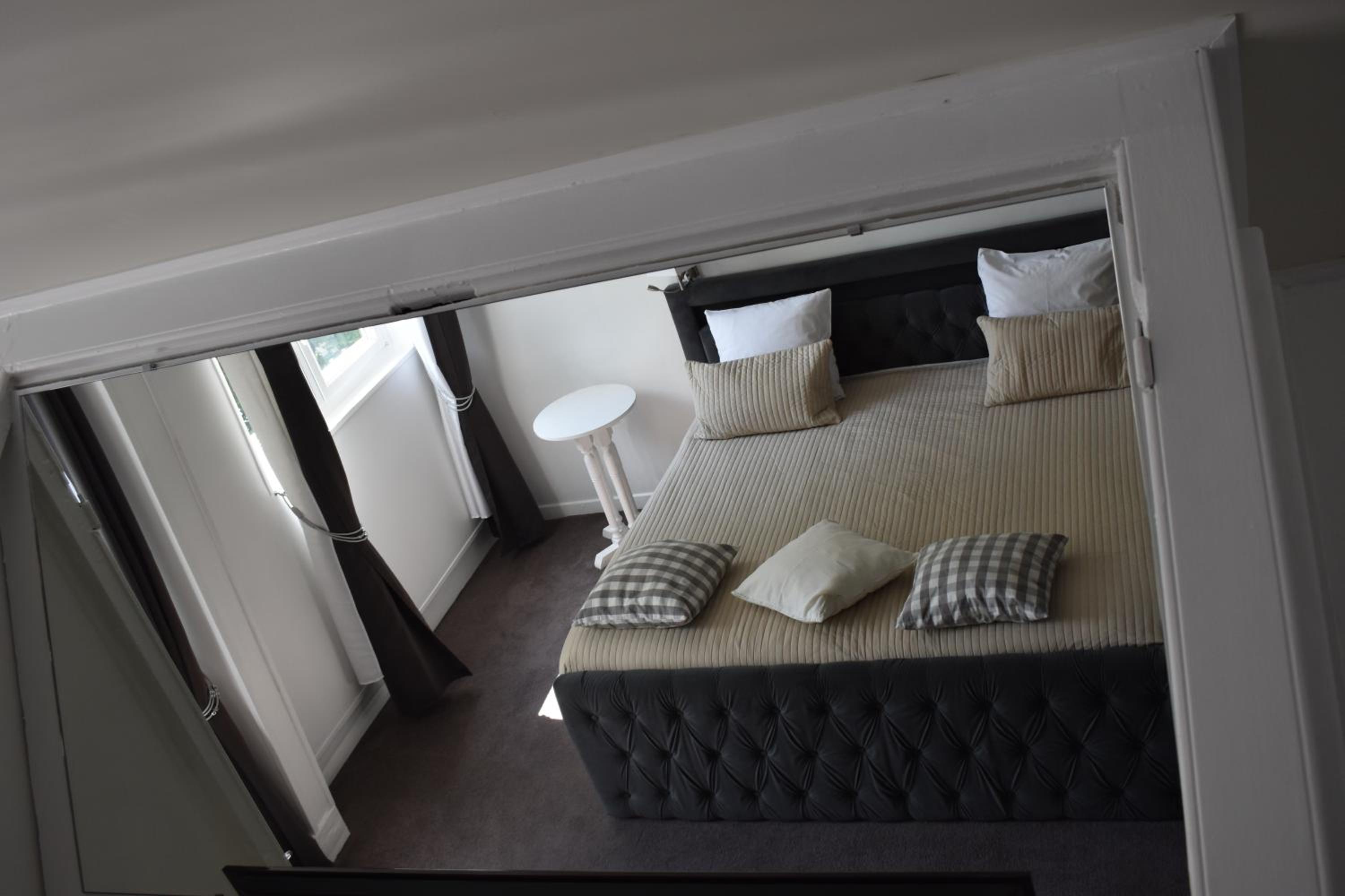 Suite with Spa Bath - Photo 11