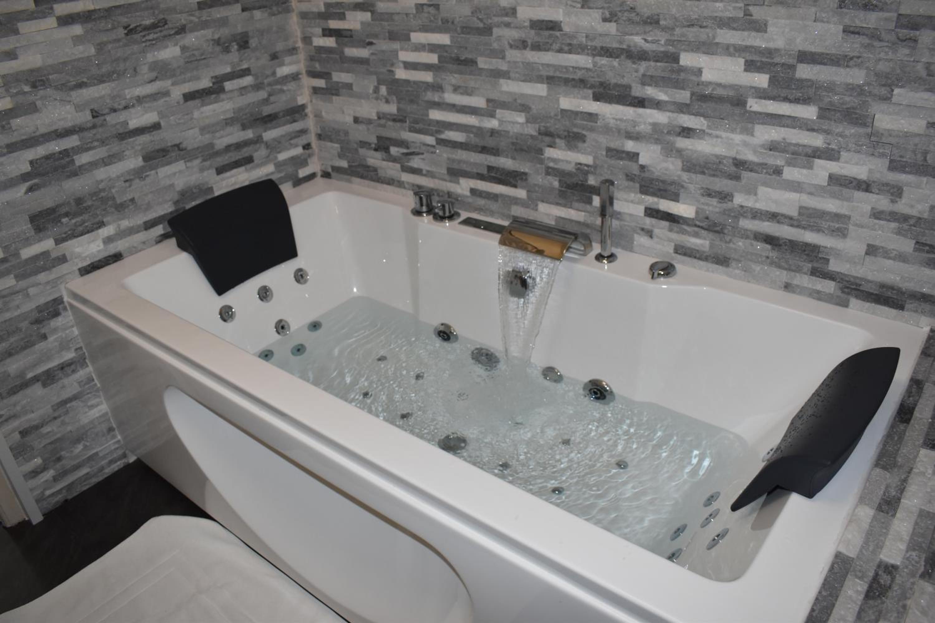 Suite with Spa Bath - Photo 3