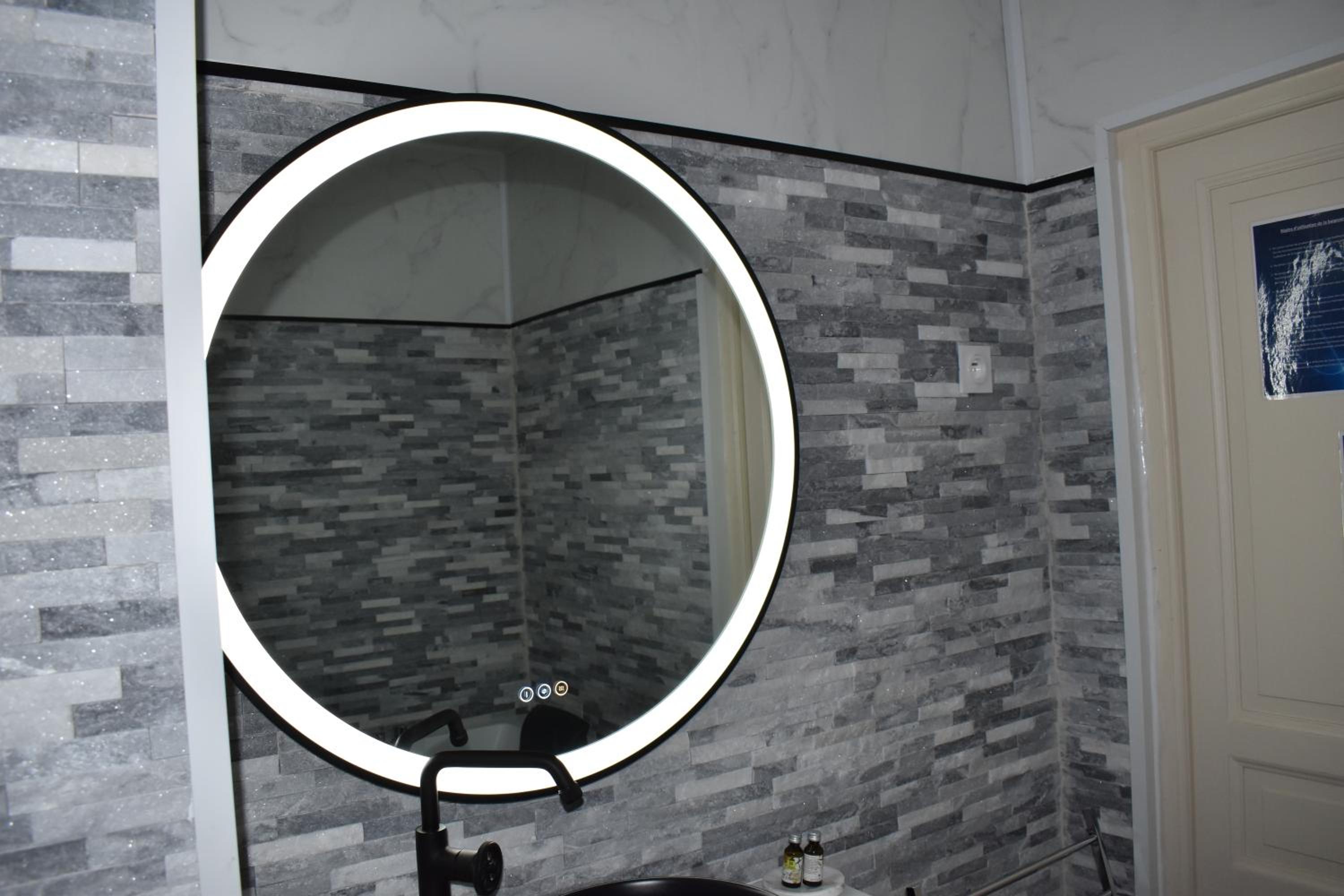 Suite with Spa Bath - Photo 2