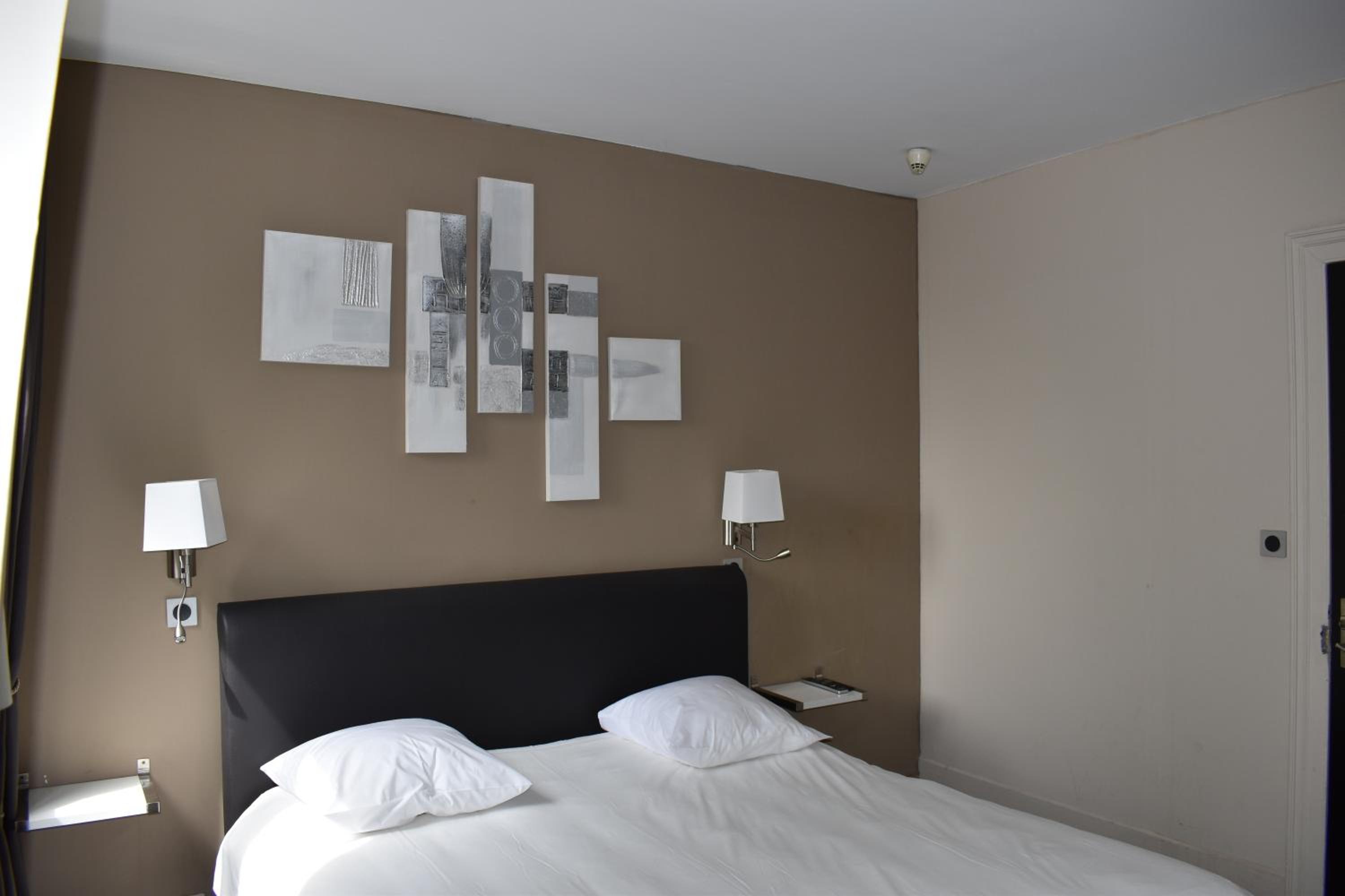 Large Double Room - Photo 3