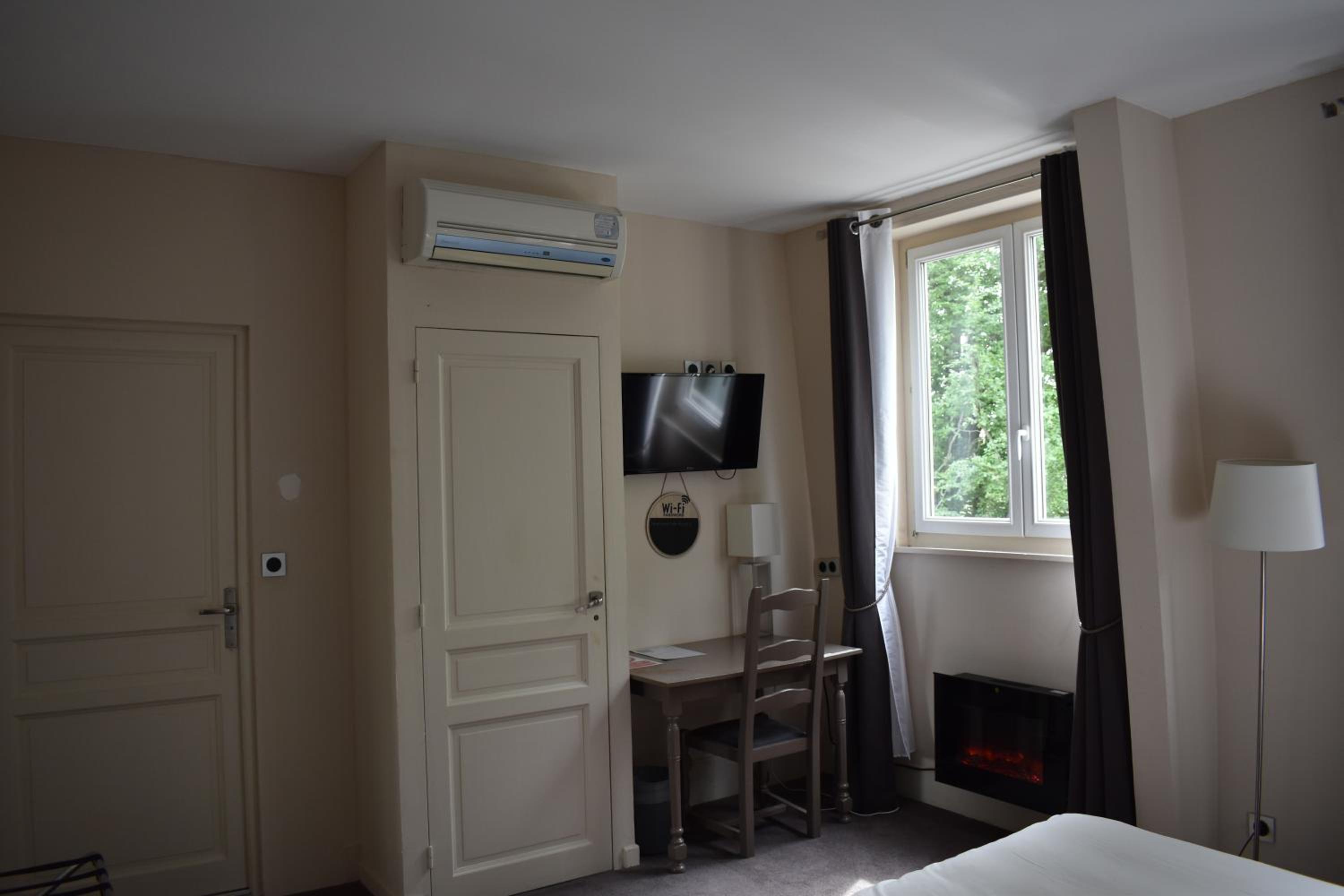 Large Double Room - Photo 2