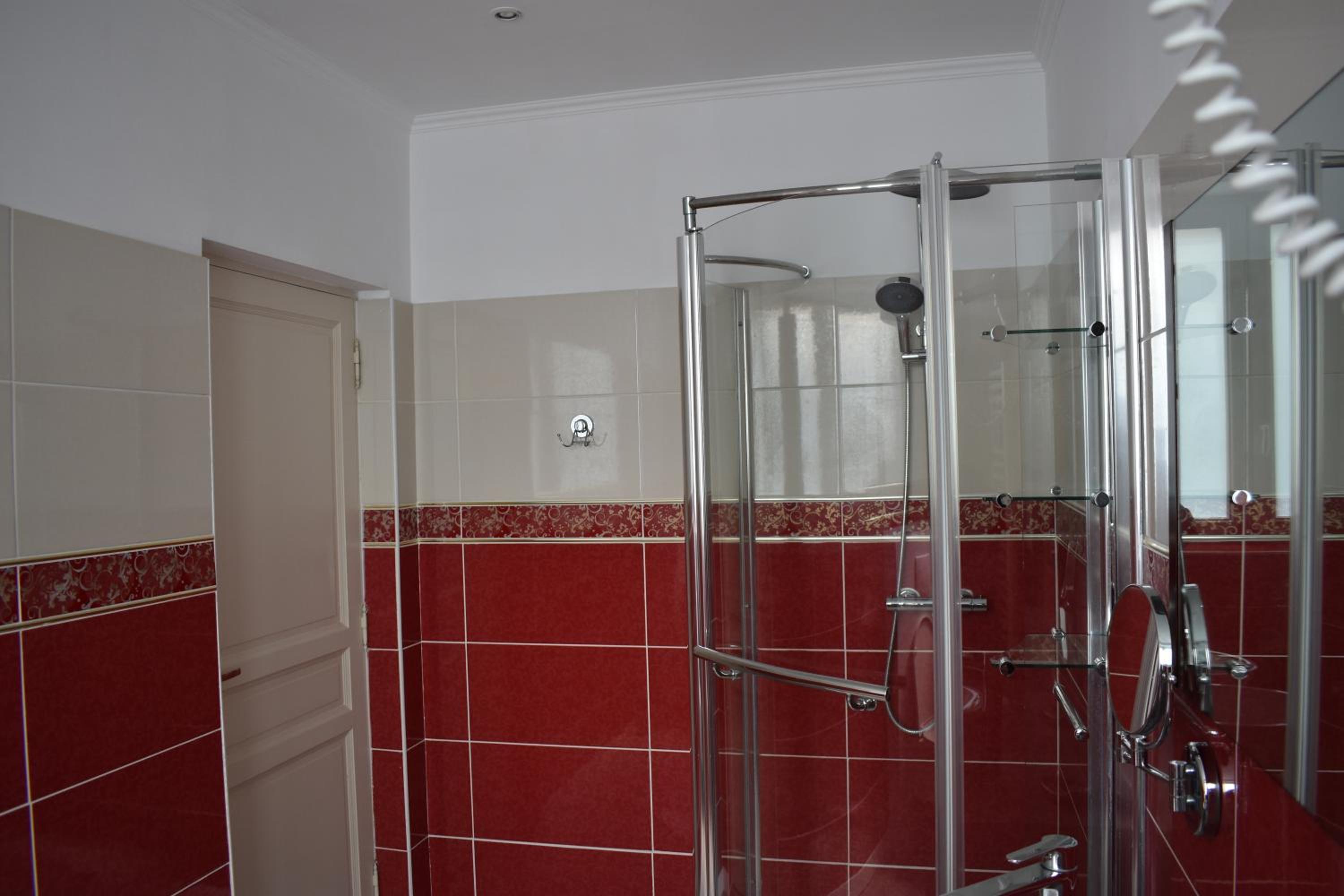 Large Double Room - Photo 6