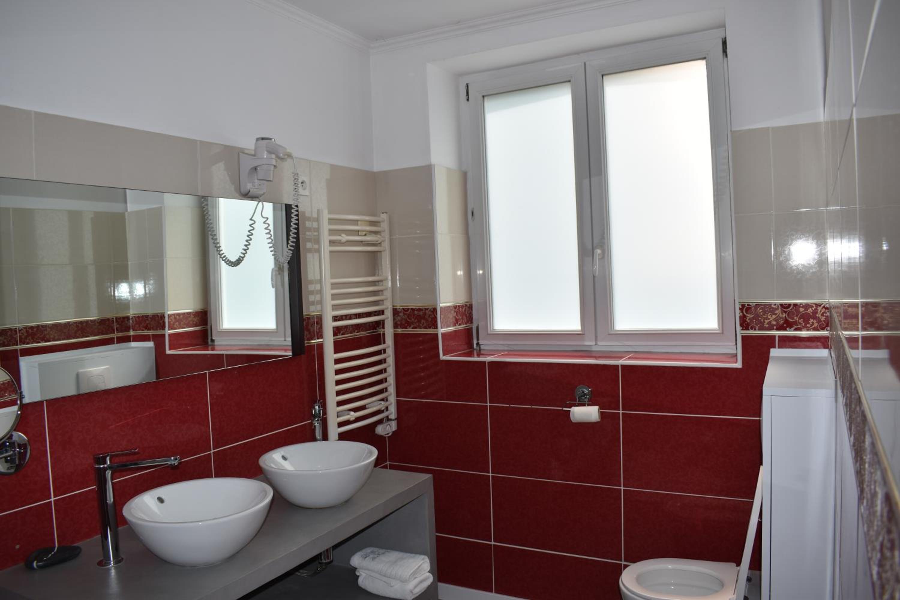 Large Double Room - Photo 5