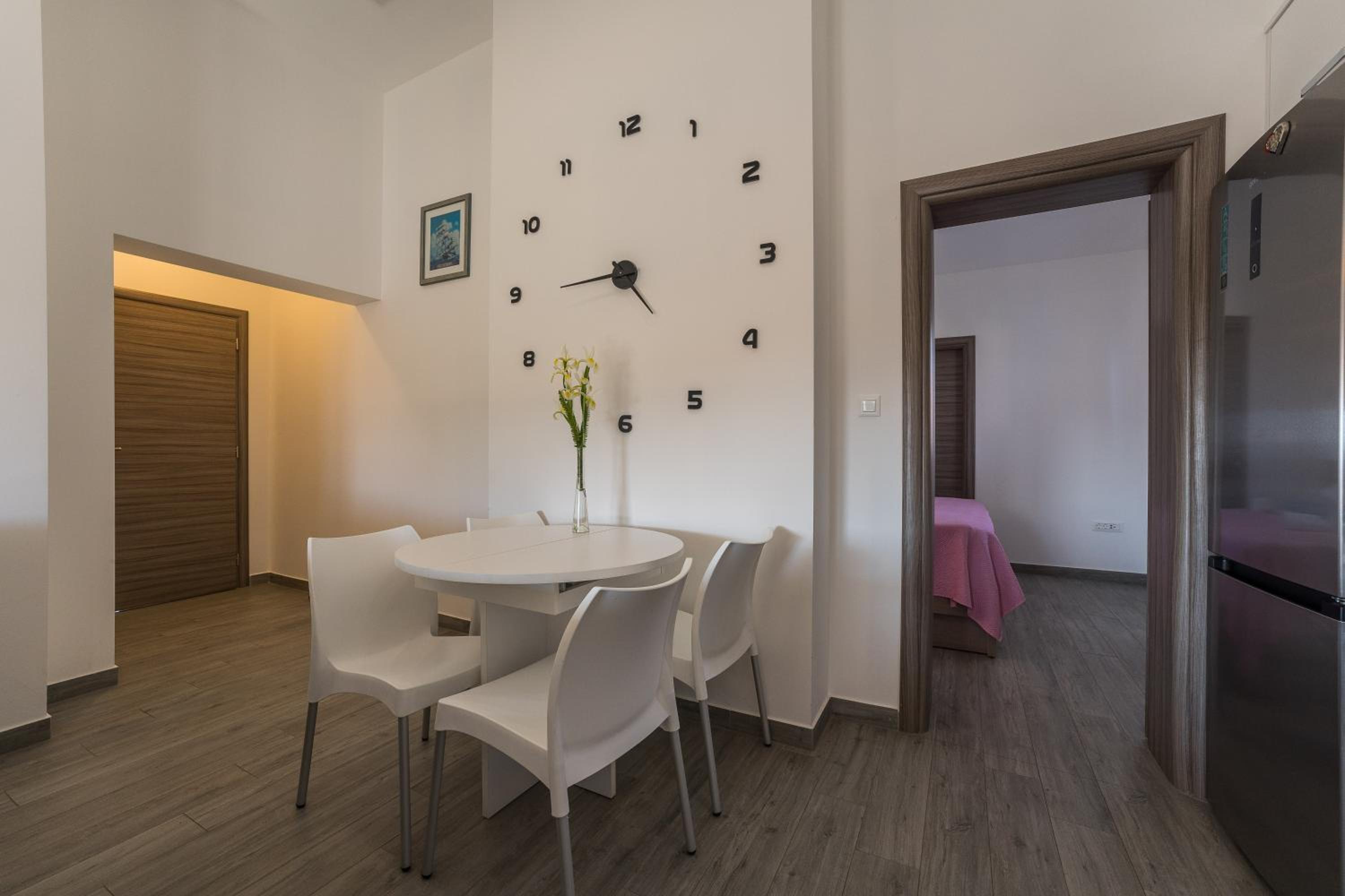 One Bedroom Apartment with Balcony - Photo 11