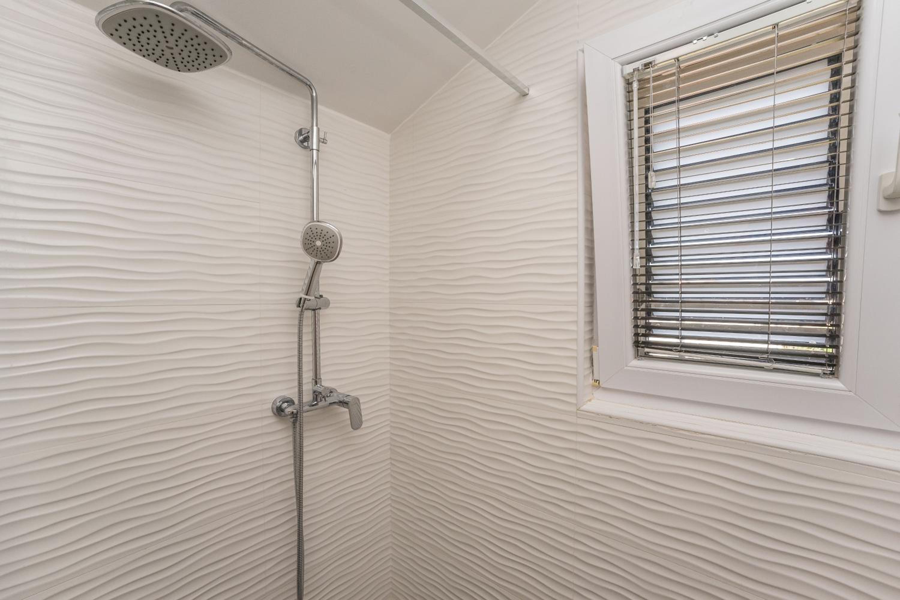 One Bedroom Apartment with Balcony - Photo 16