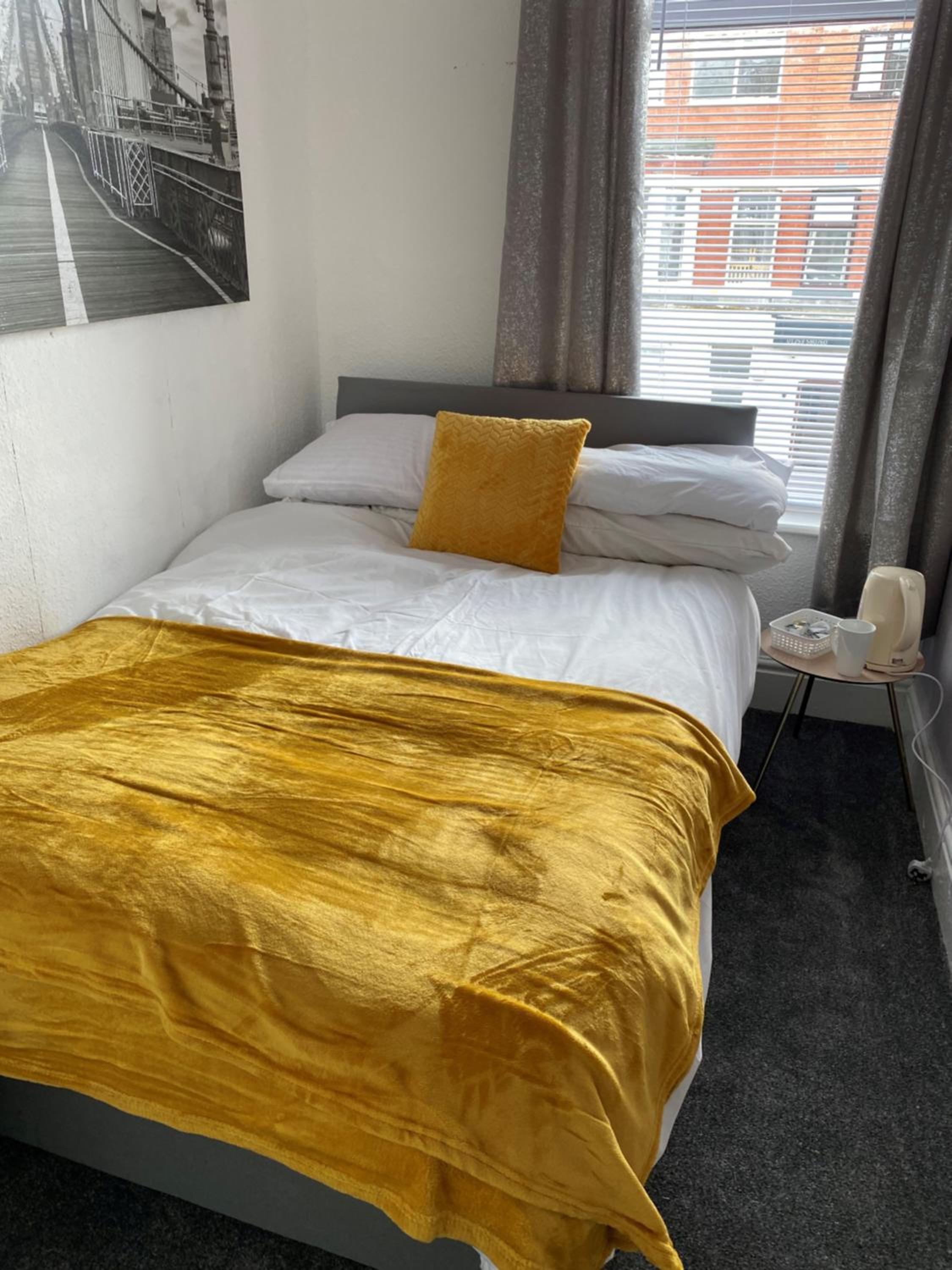 Double or Twin Room with Private Bathroom - Photo 16