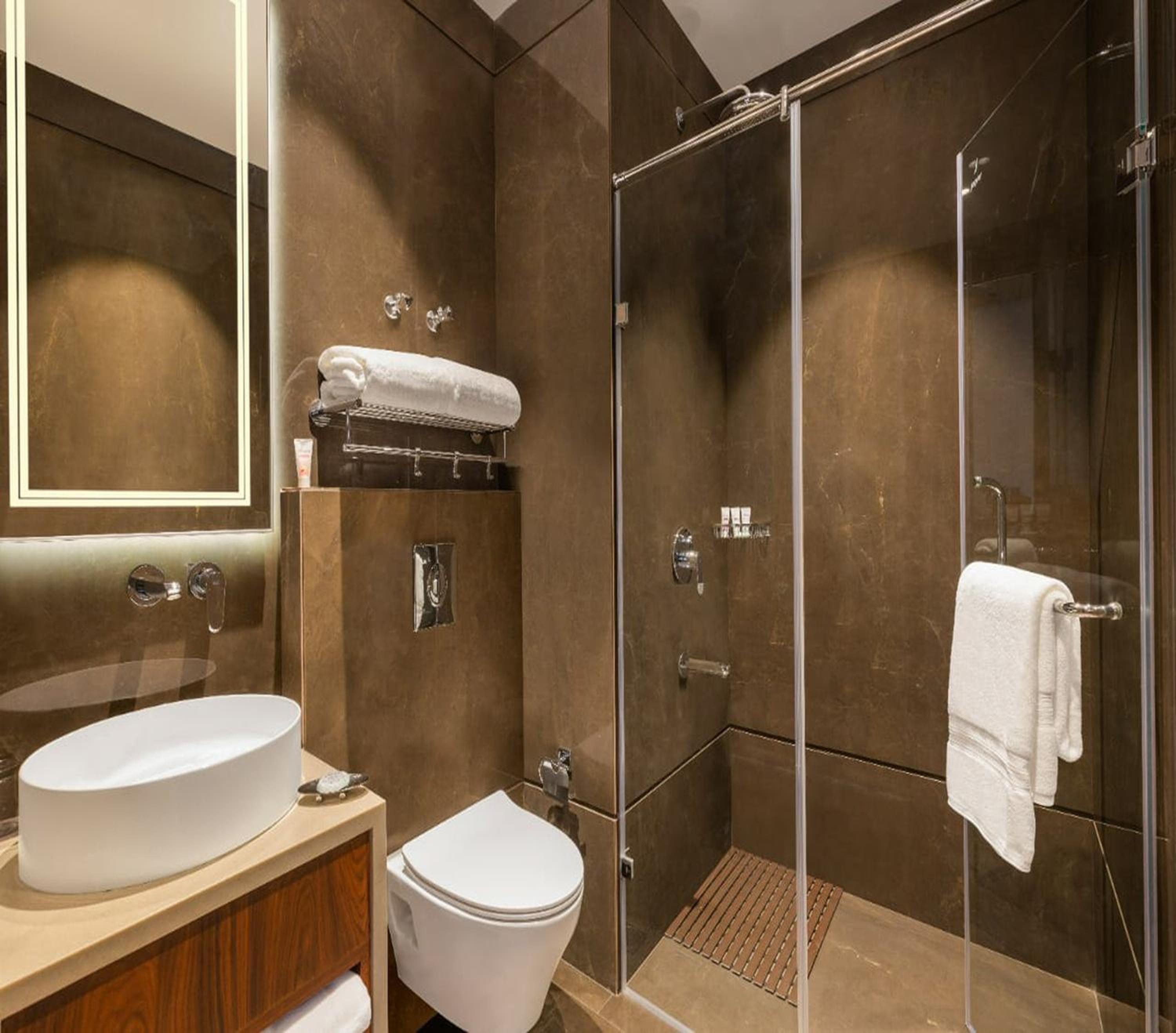 Standard King Room - Photo 5