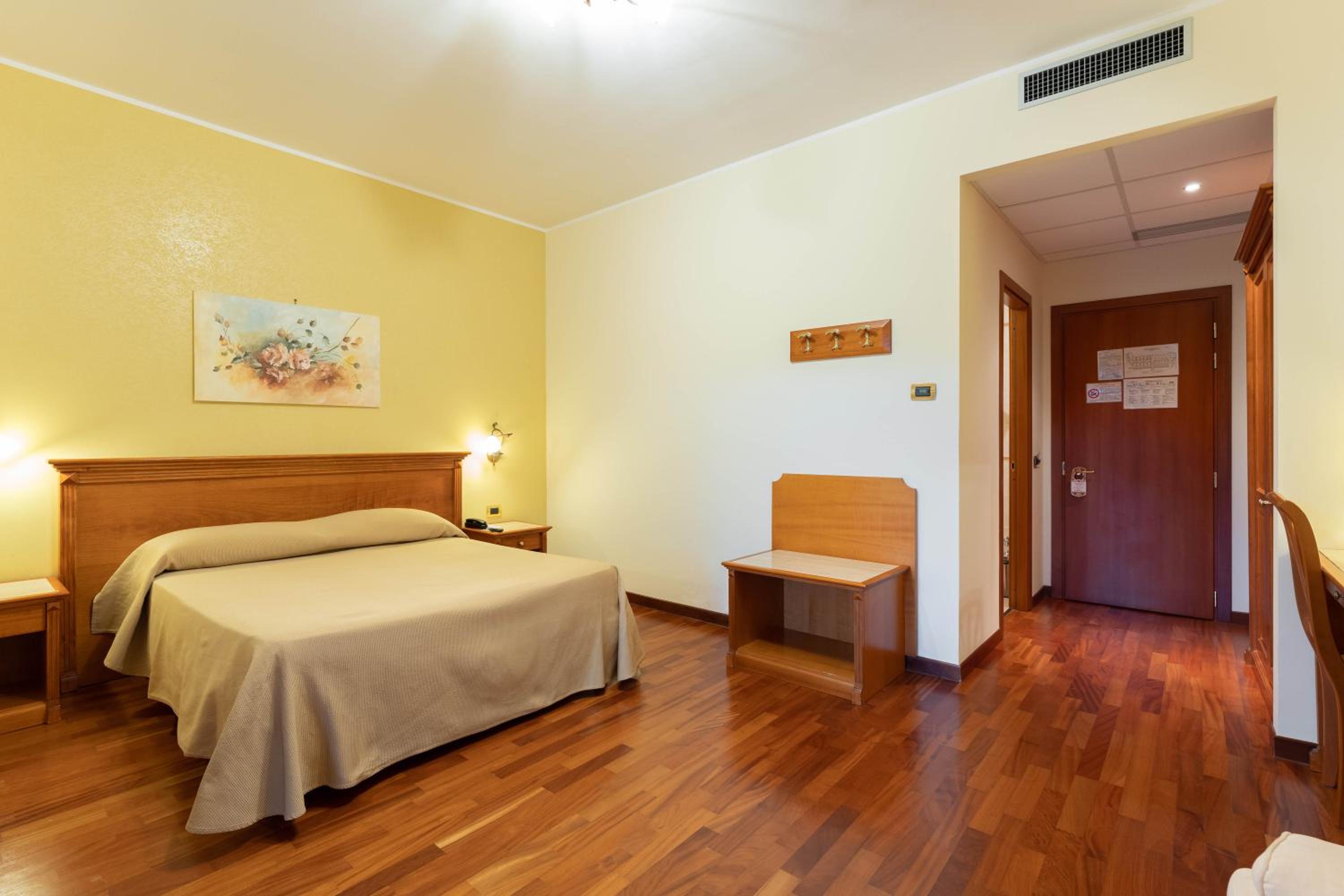 Queen Room with Balcony