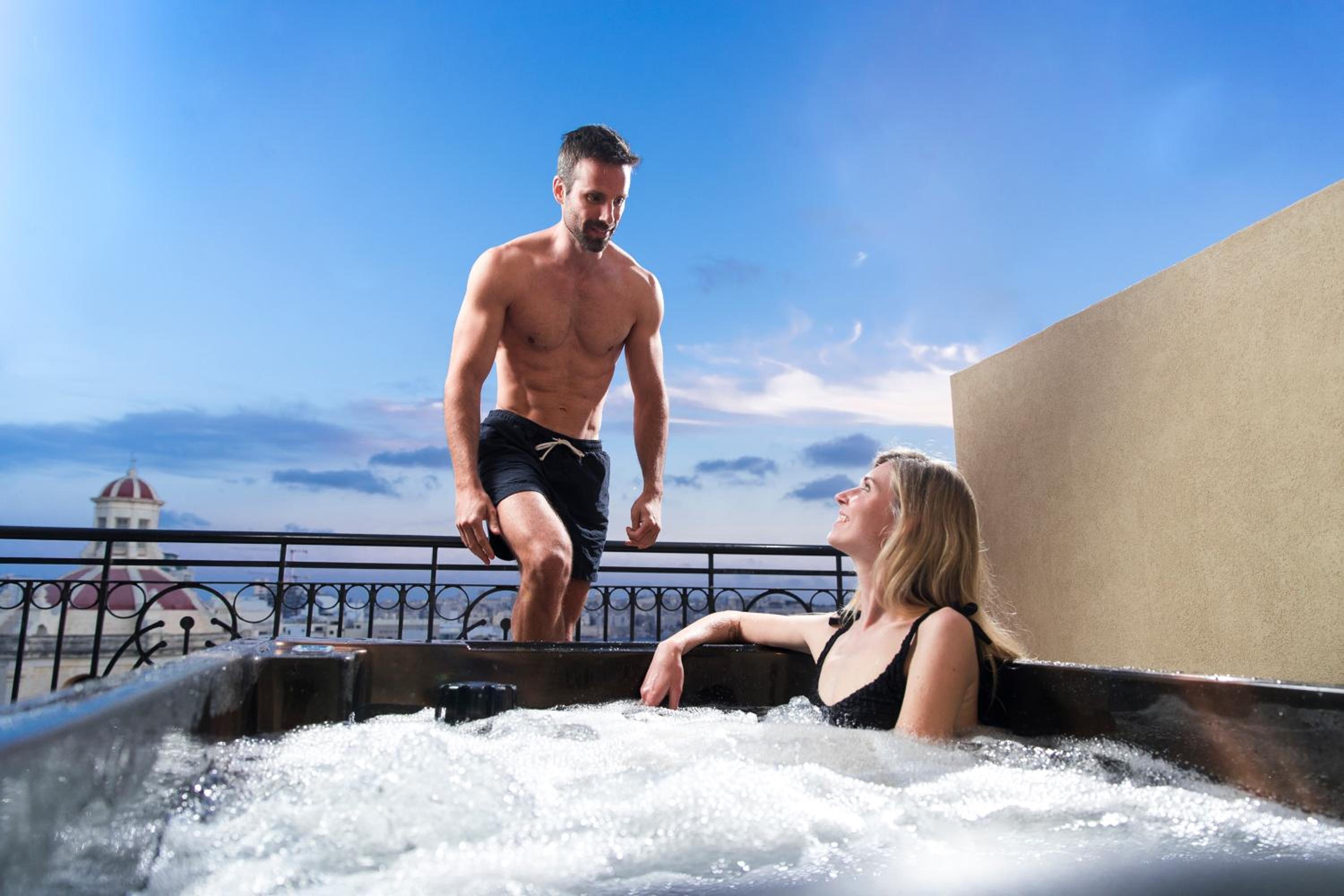 Superior Suite with Hot Tub - Photo 6