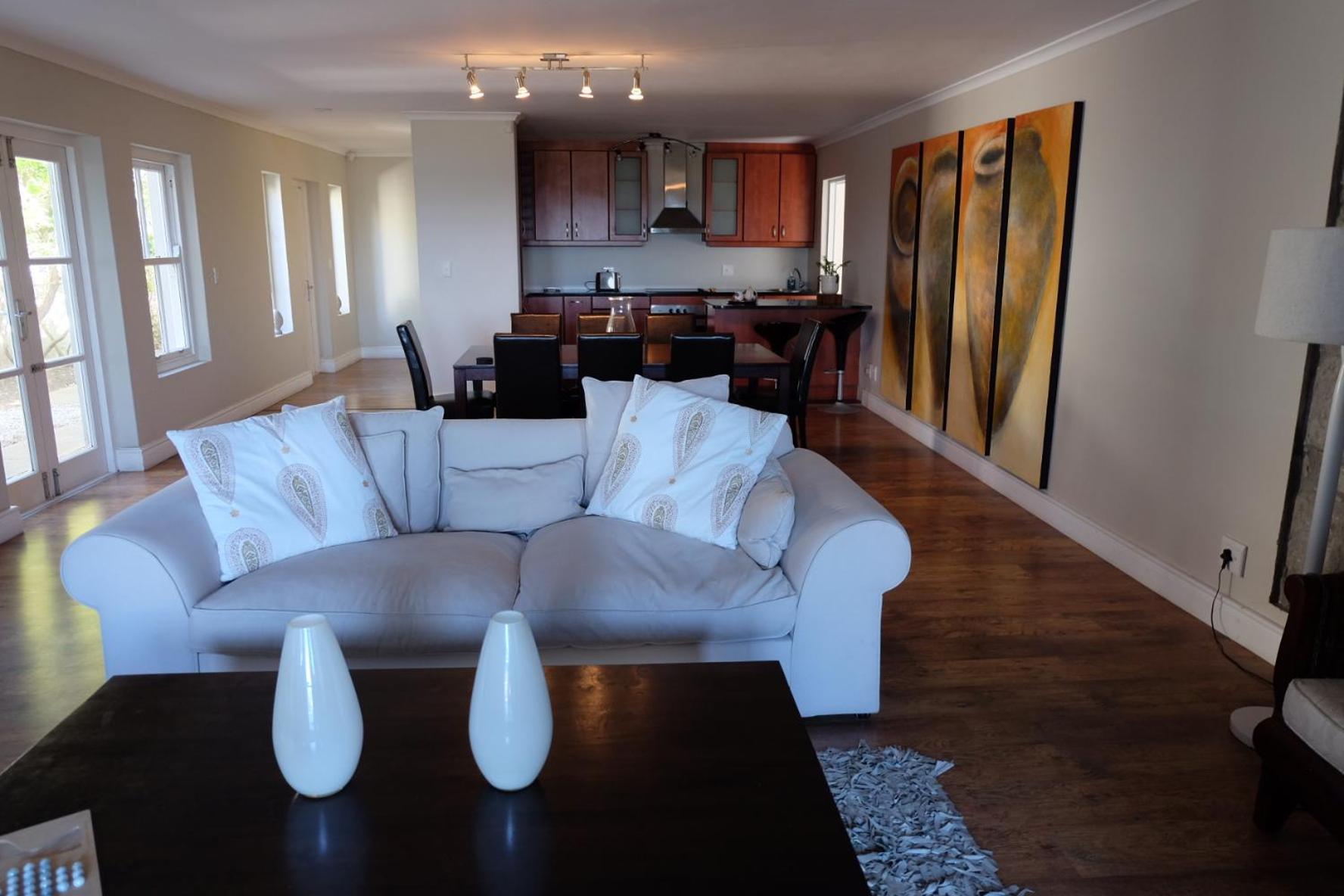 Apartment with Sea View - Photo 4