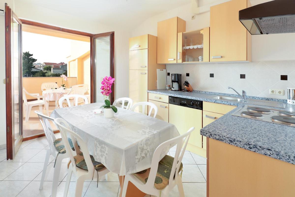 Apartment with Terrace photo 3