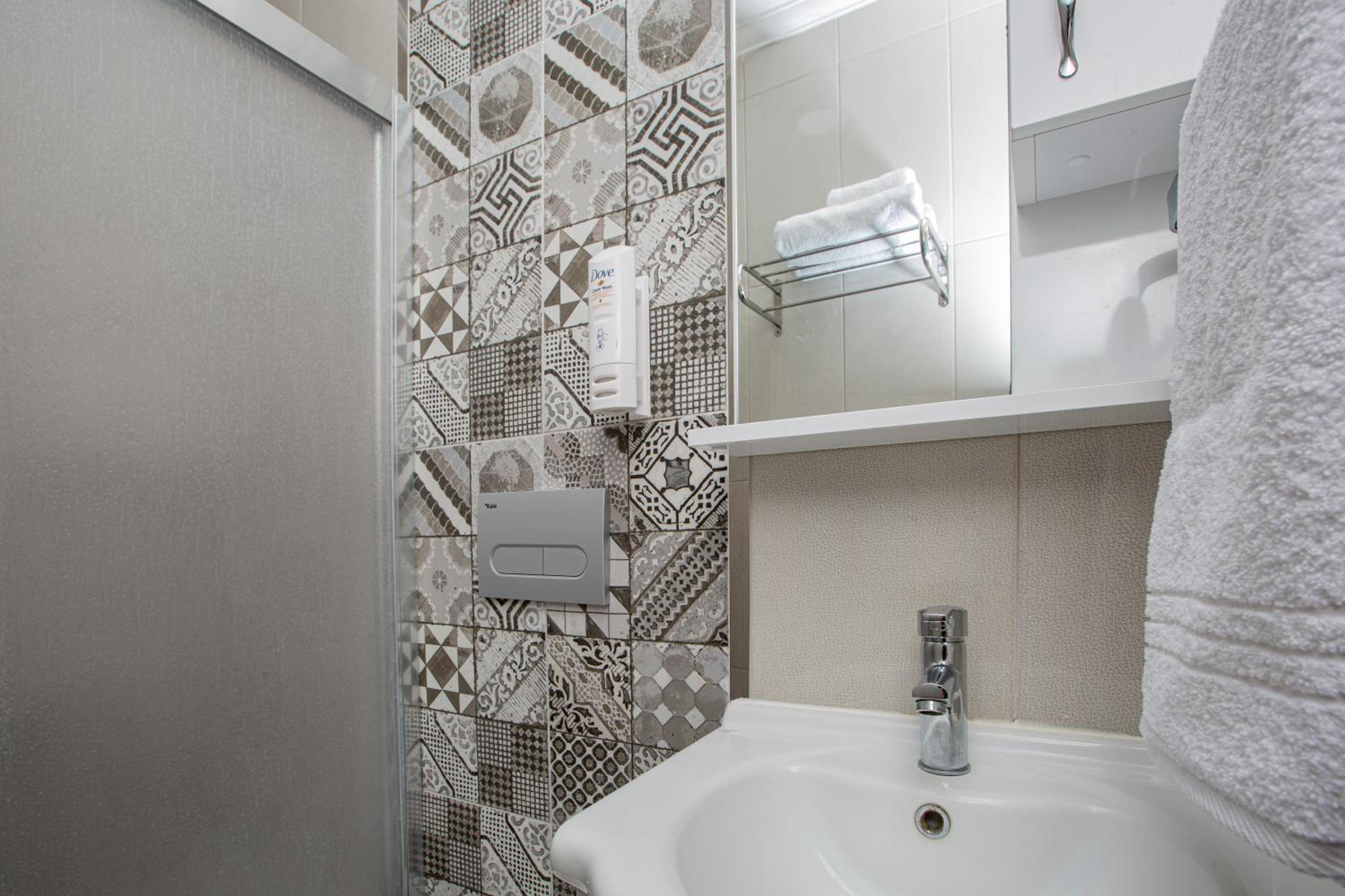 Suite - Photo 14