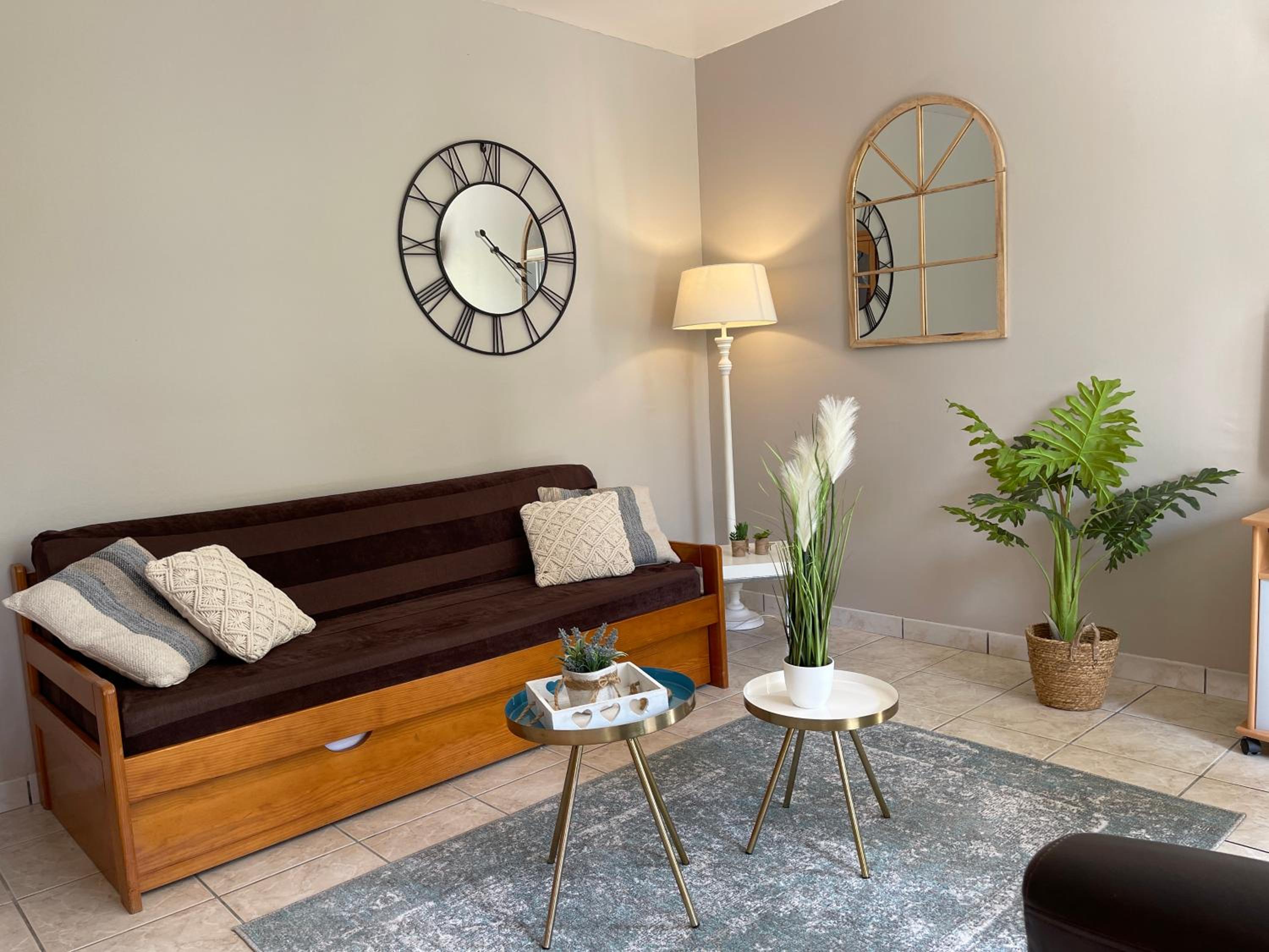 Cottage (6 Adults)
