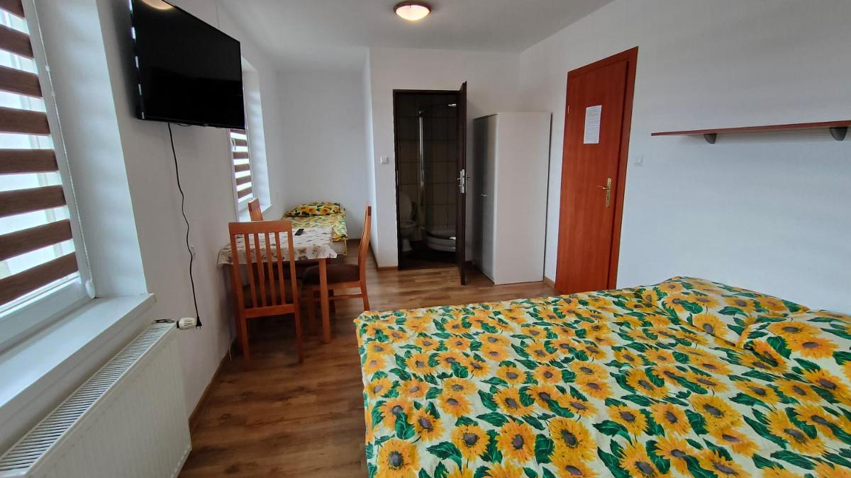 Triple Room with Private Bathroom photo 3
