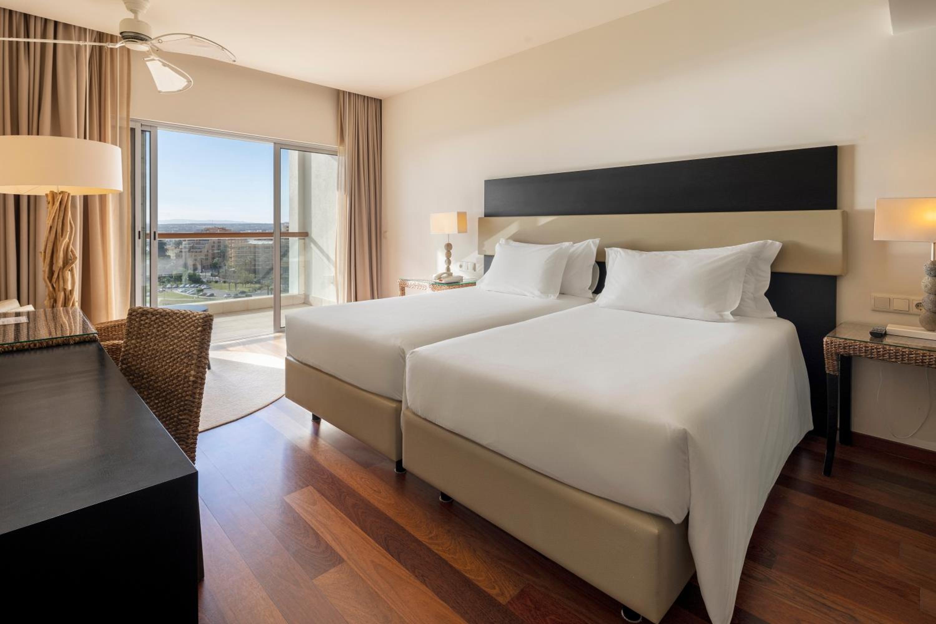 Standard Twin Room with Vilamoura Sea View - Mid Floor - Photo 5