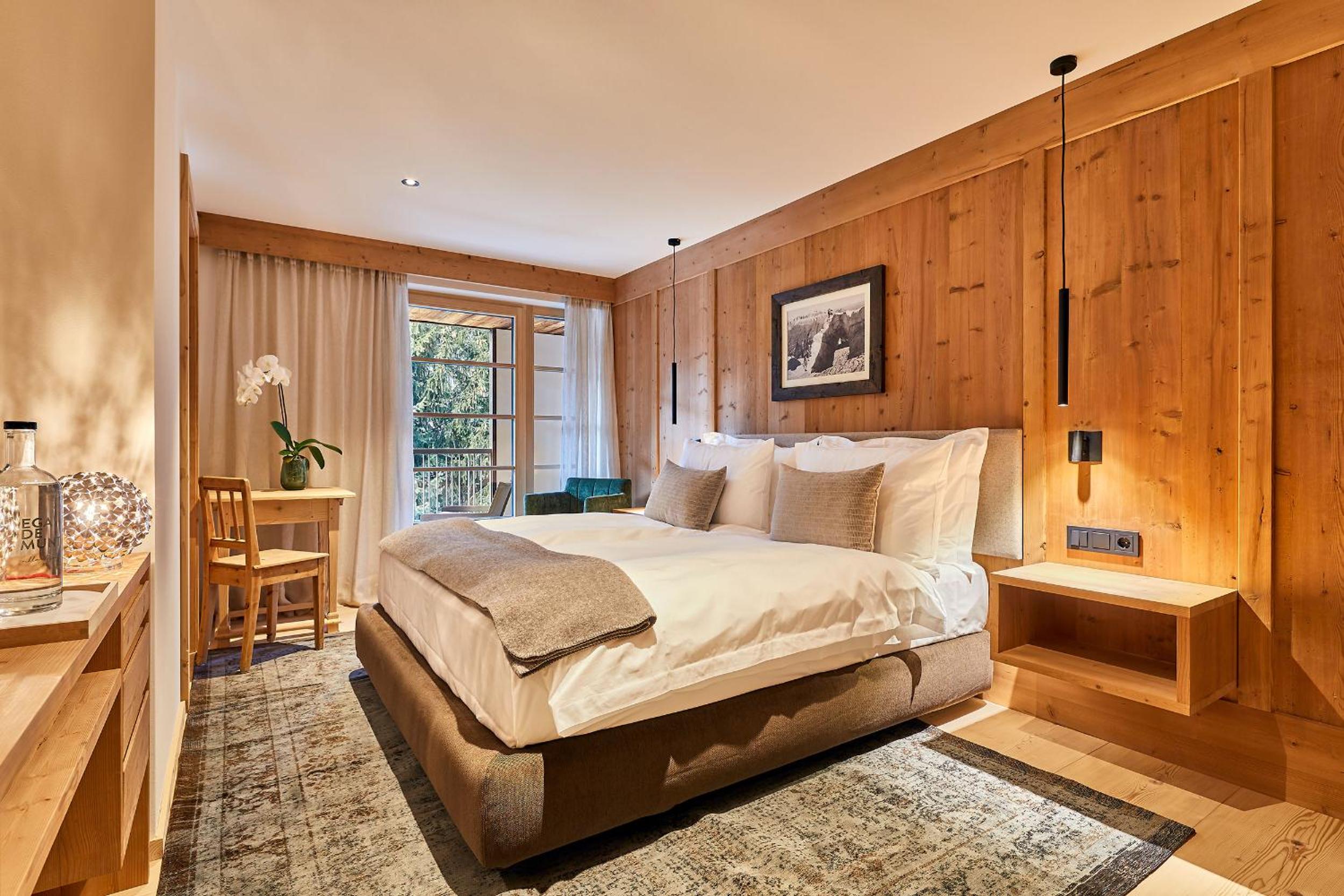 Deluxe Double Room with Balcony photo 1