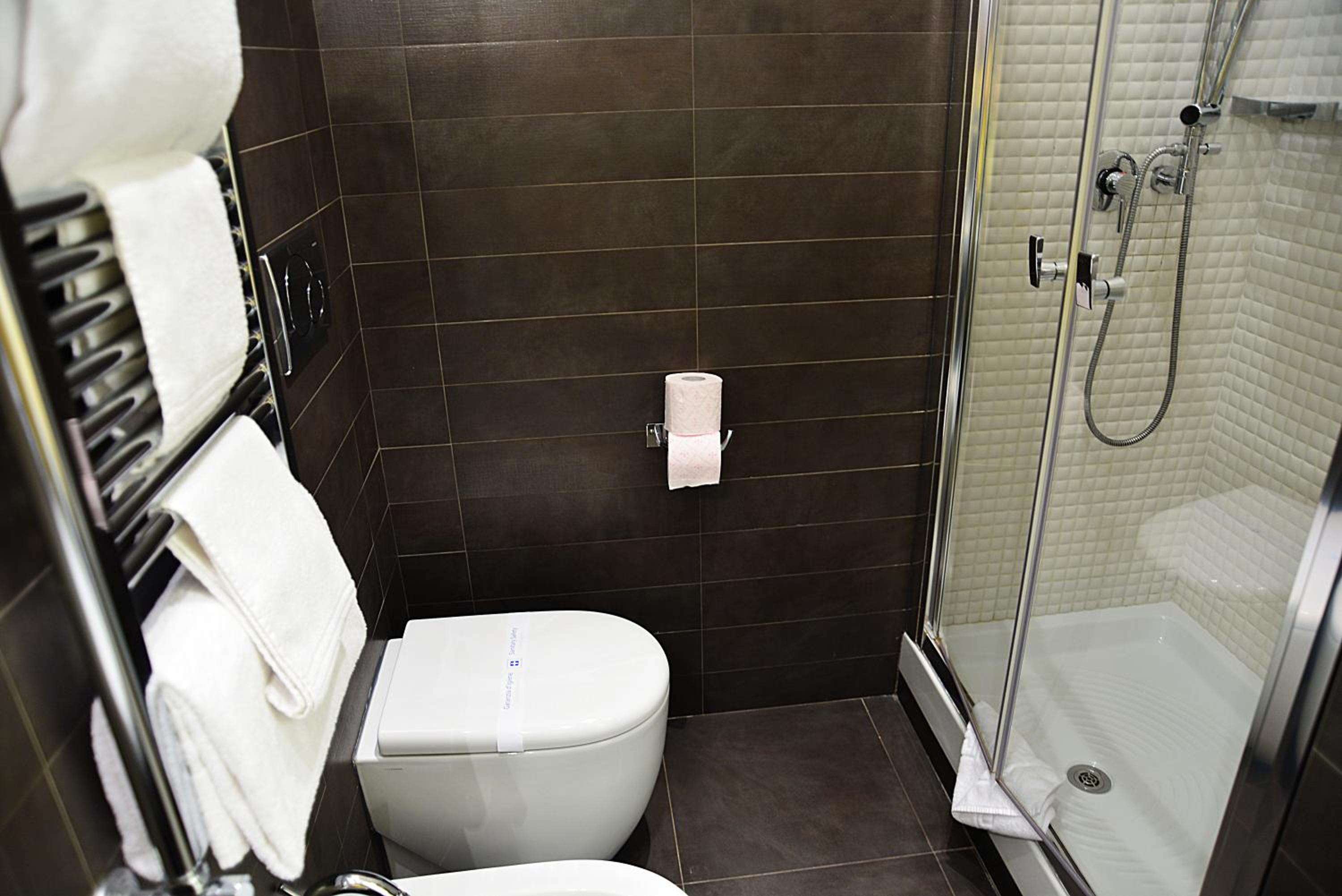 Small Double or Twin Room photo 2