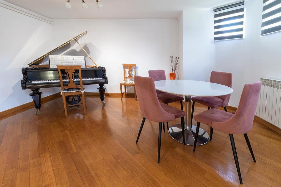 Apartment - Photo 2
