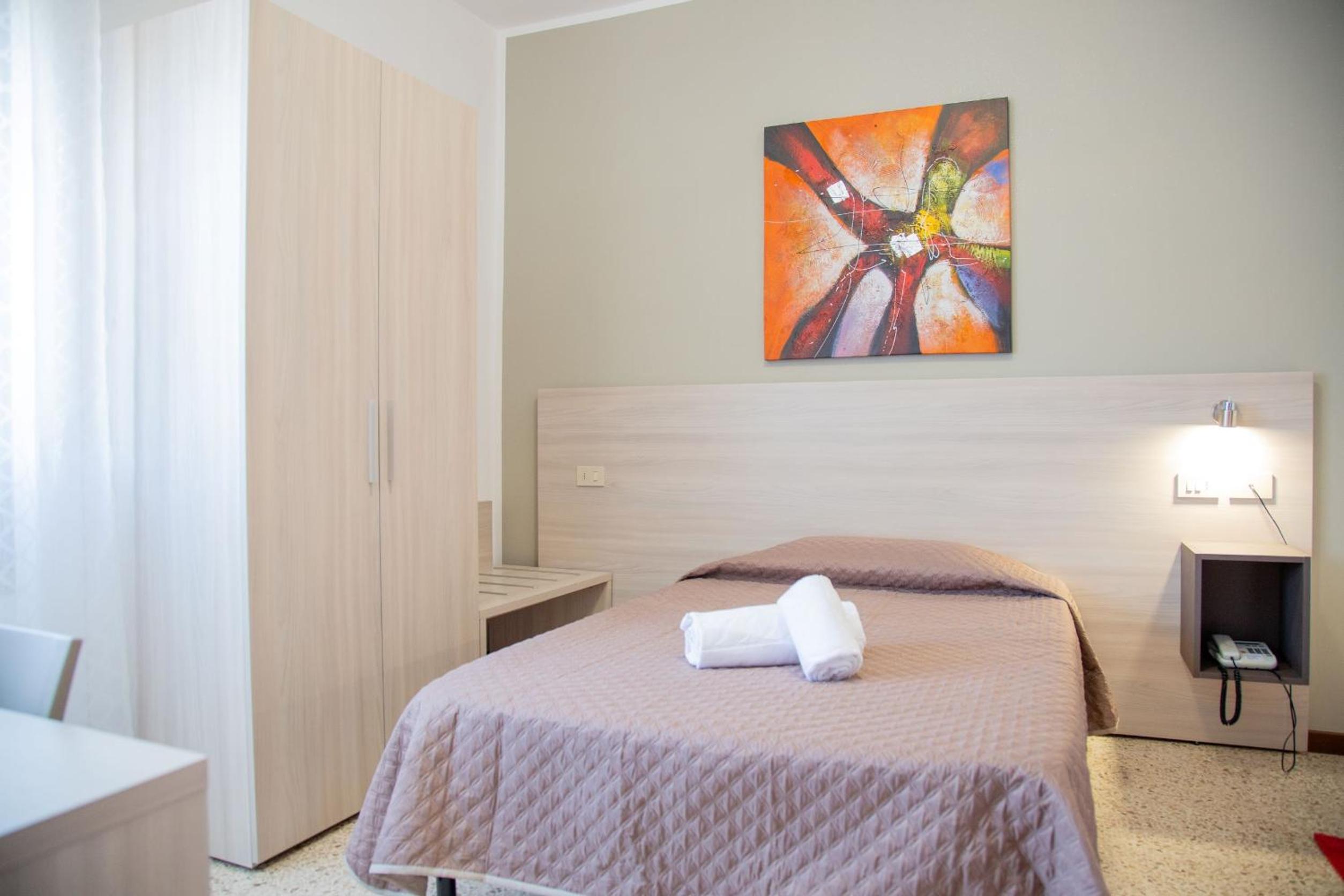 Single Room photo 3