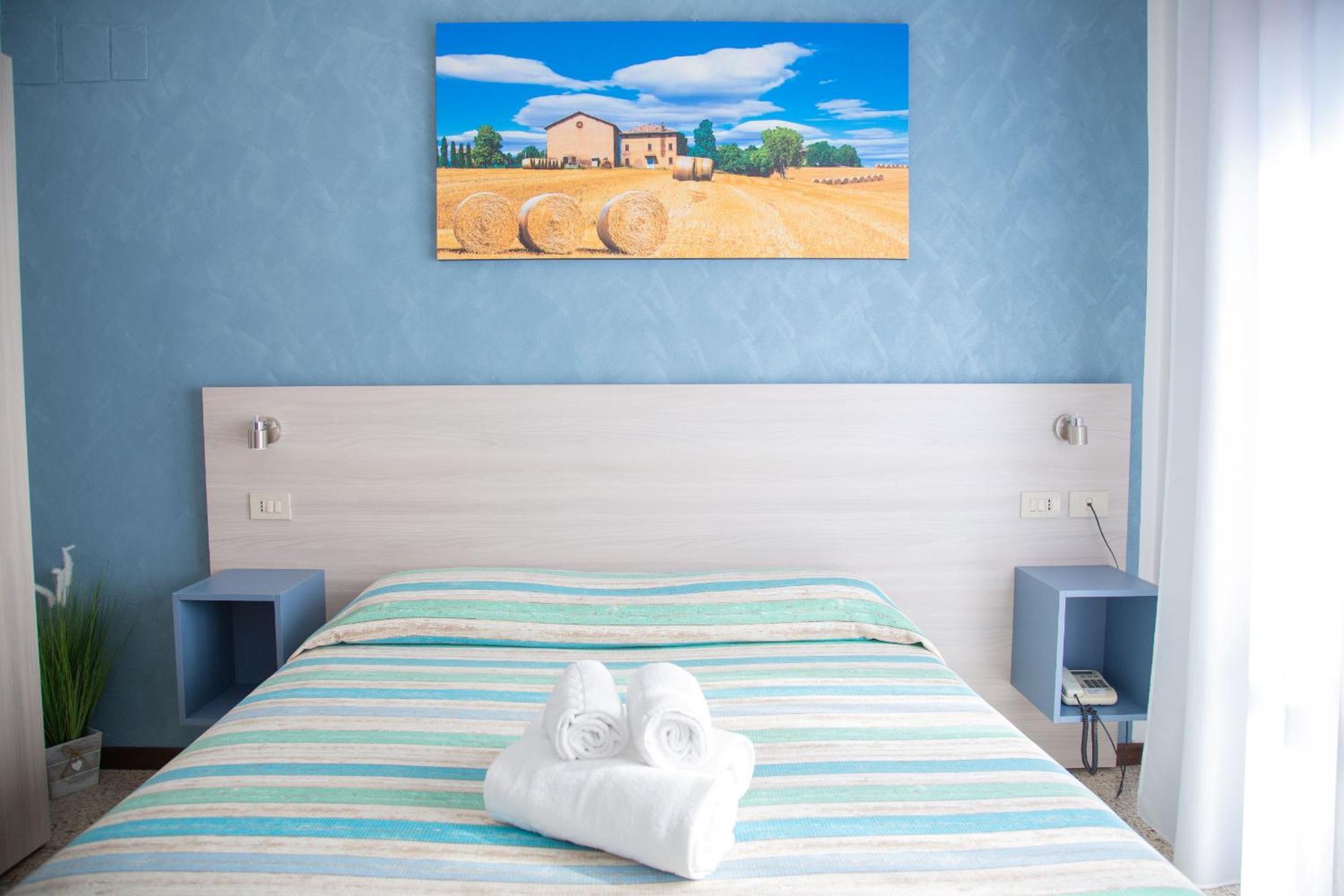 Double or Twin Room photo 2