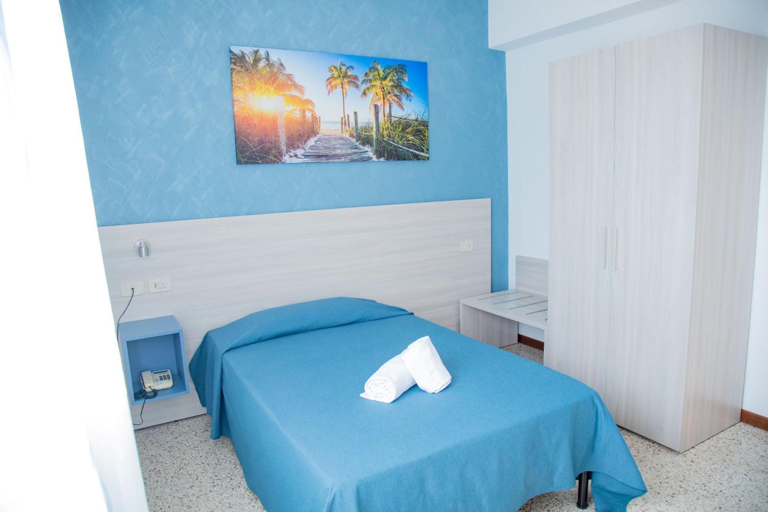 Single Room photo 3