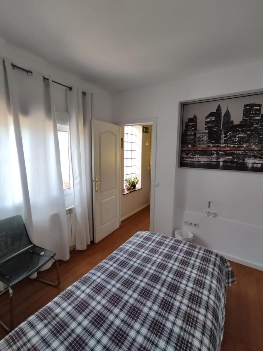 Standard Single Room with Shared Bathroom photo 2