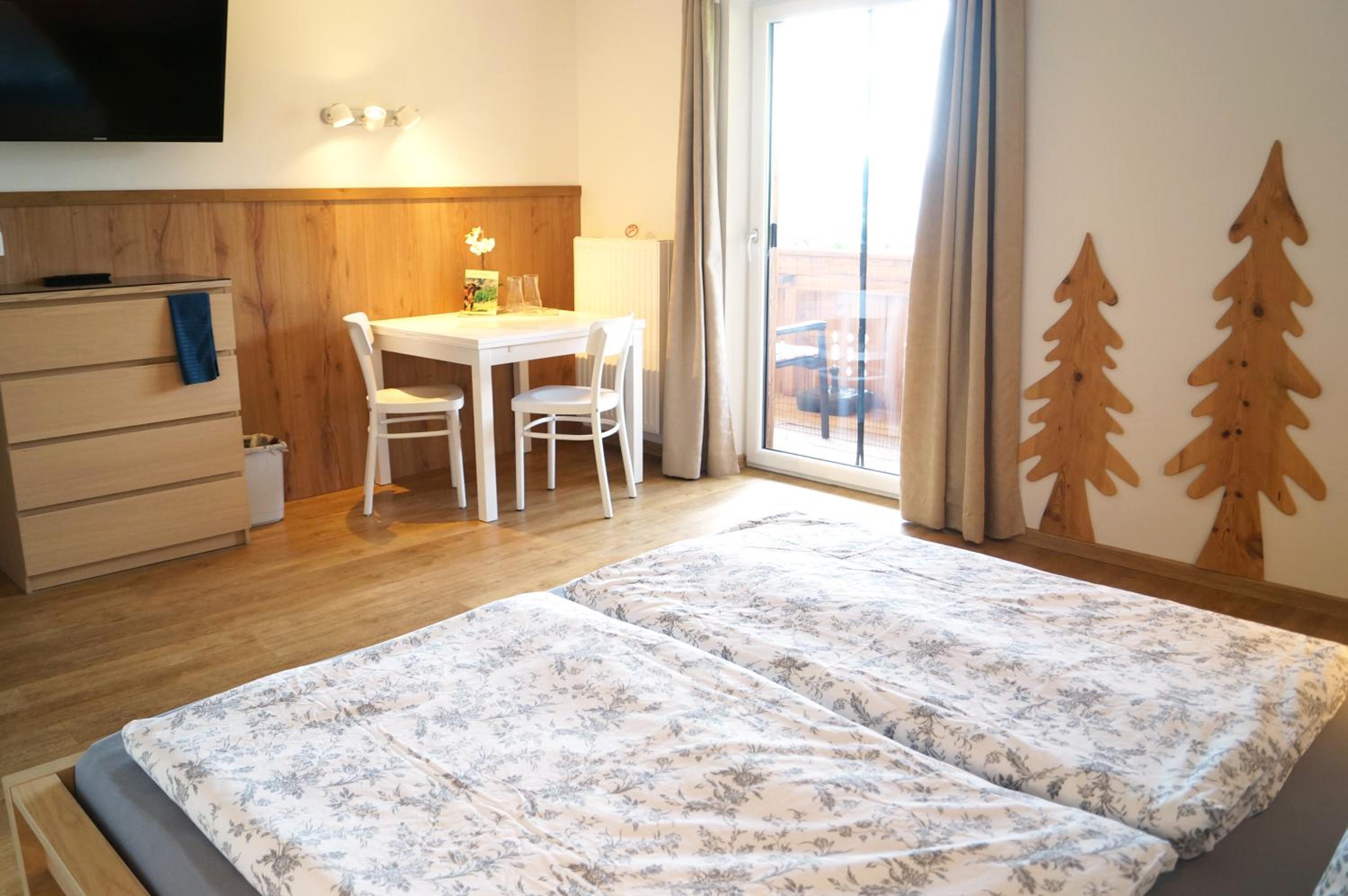 Large Double Room with Balcony photo 2