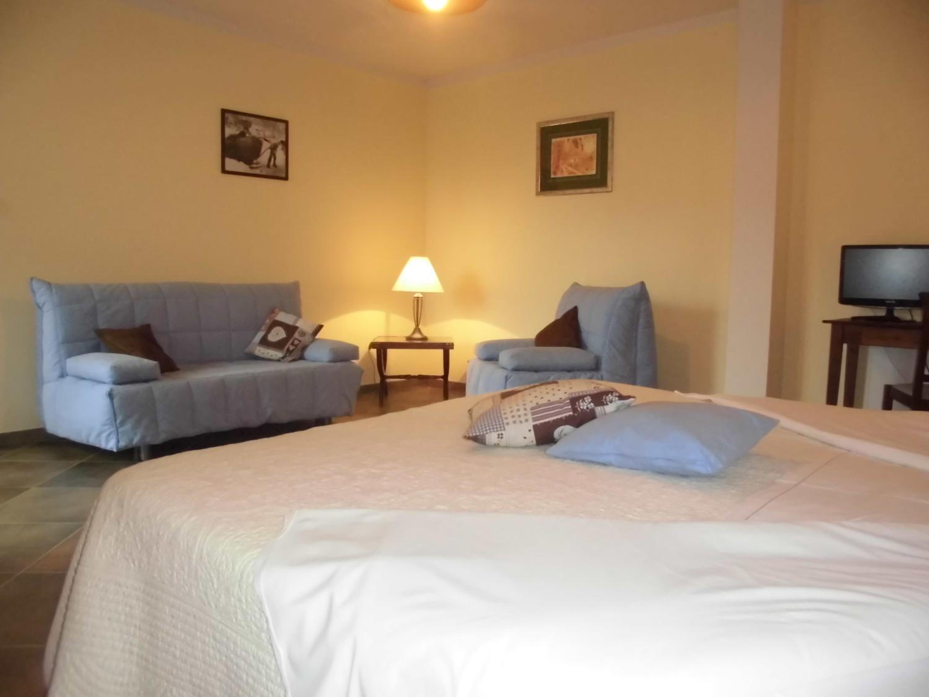 Family Room (2 Adults + 3 Children) photo 1