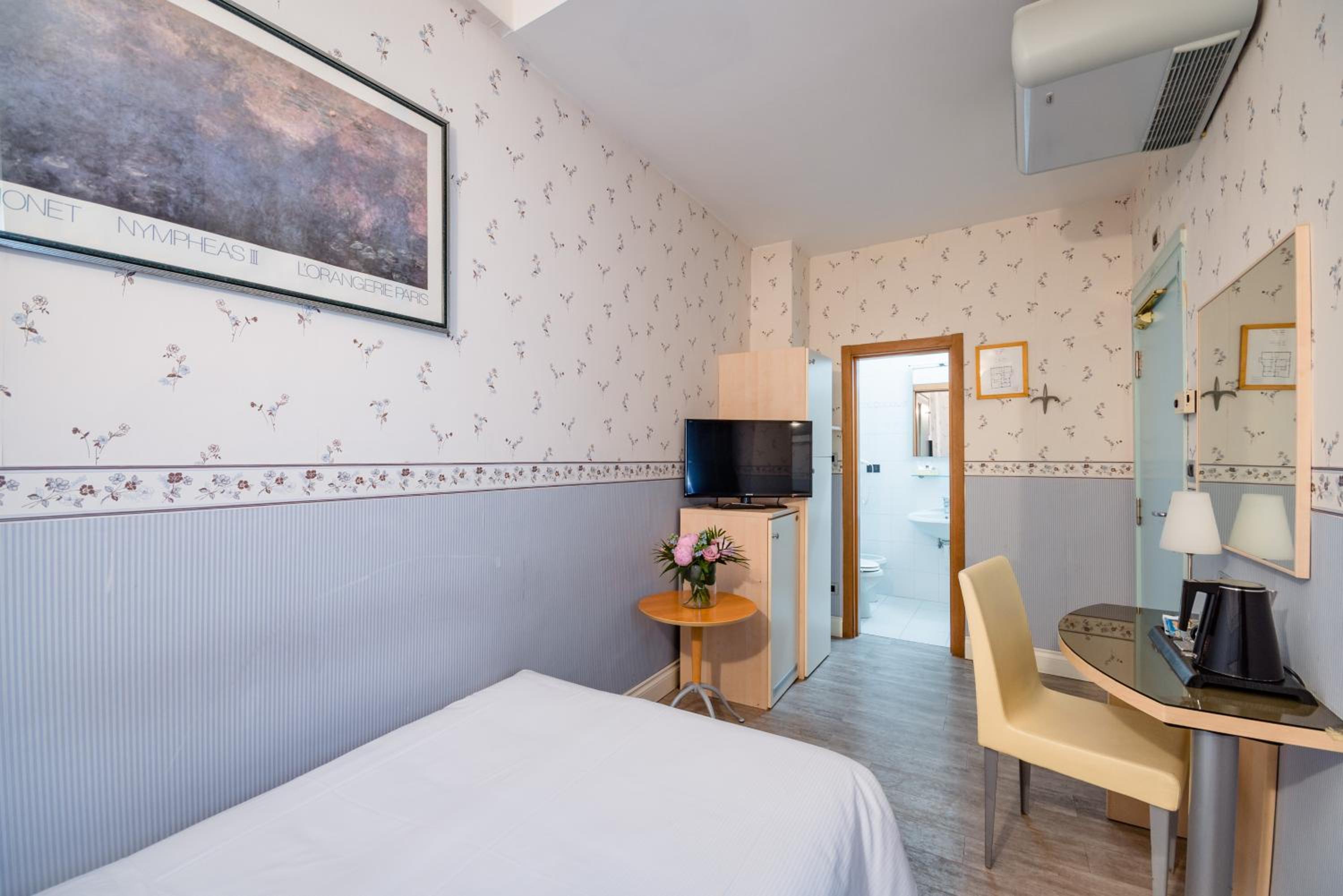 Single Room with French Bed photo 1