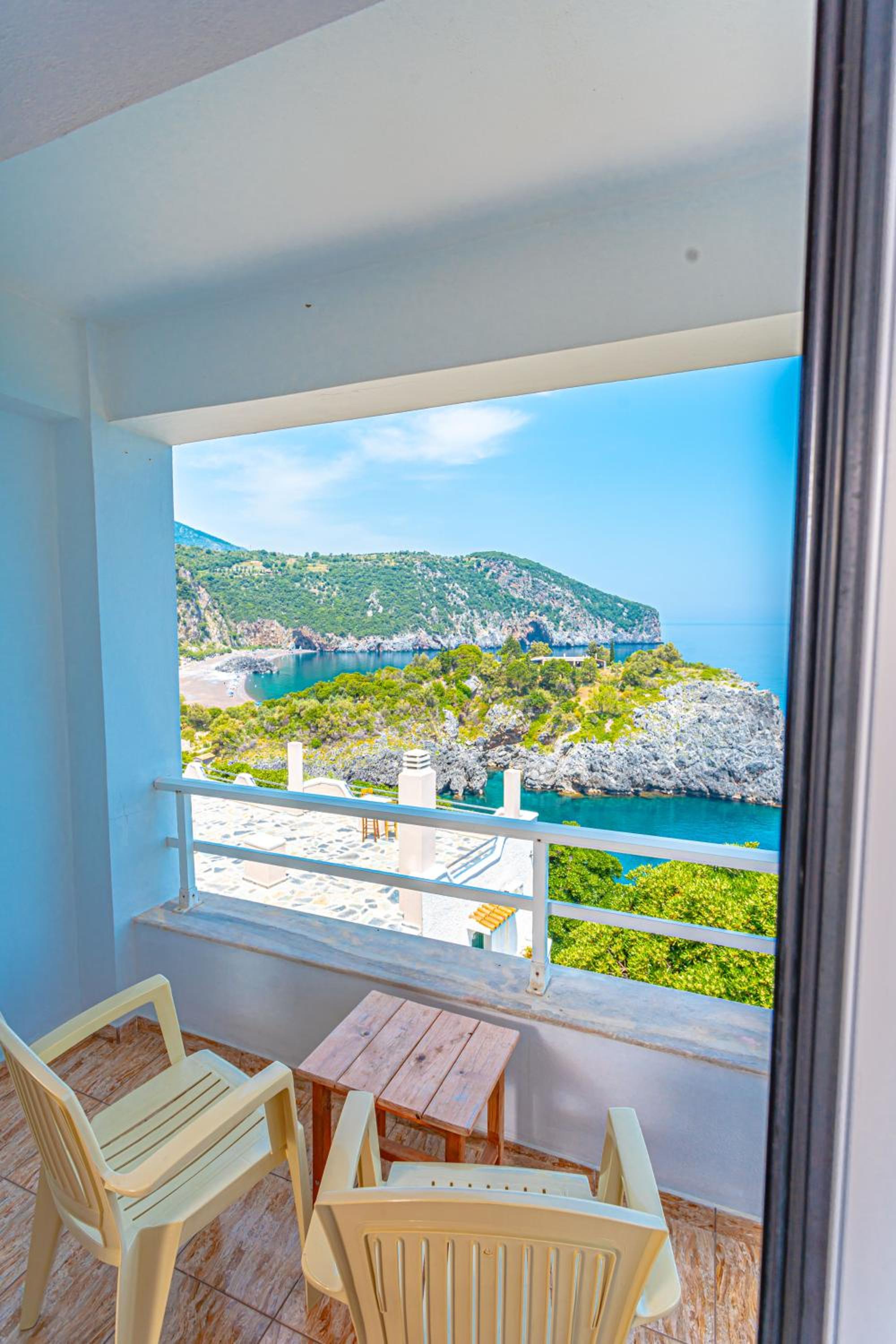 Deluxe Double Room with Balcony and Sea View photo 2