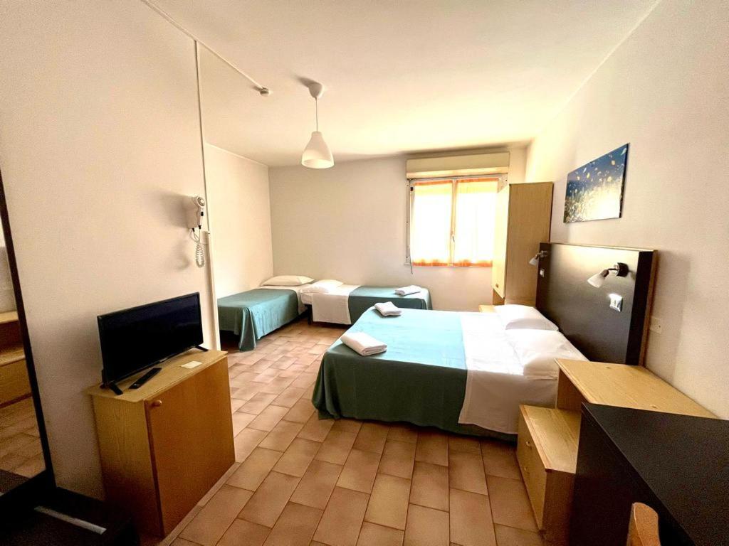 Economy Quadruple Room photo 2