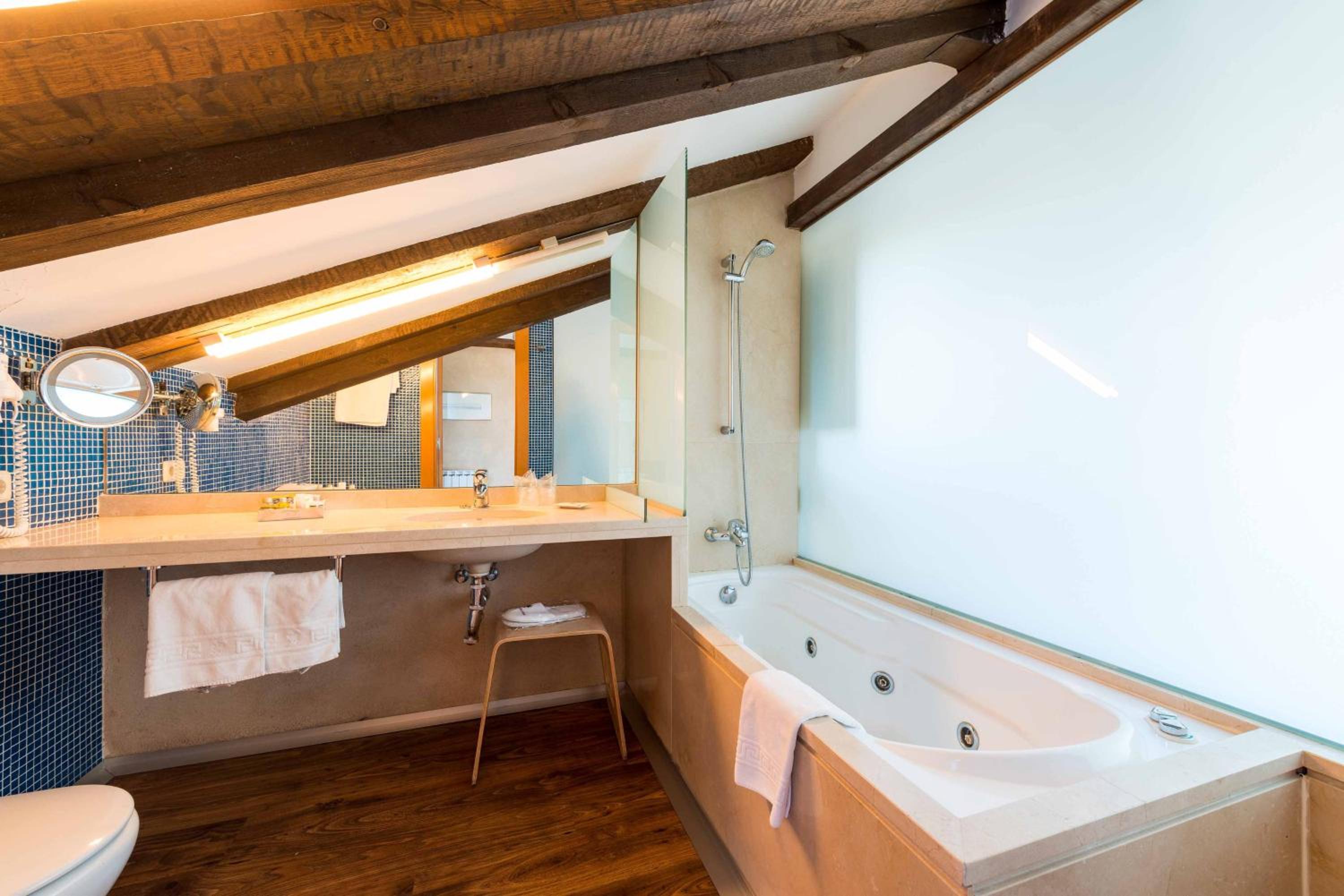 Suite with City View photo 3