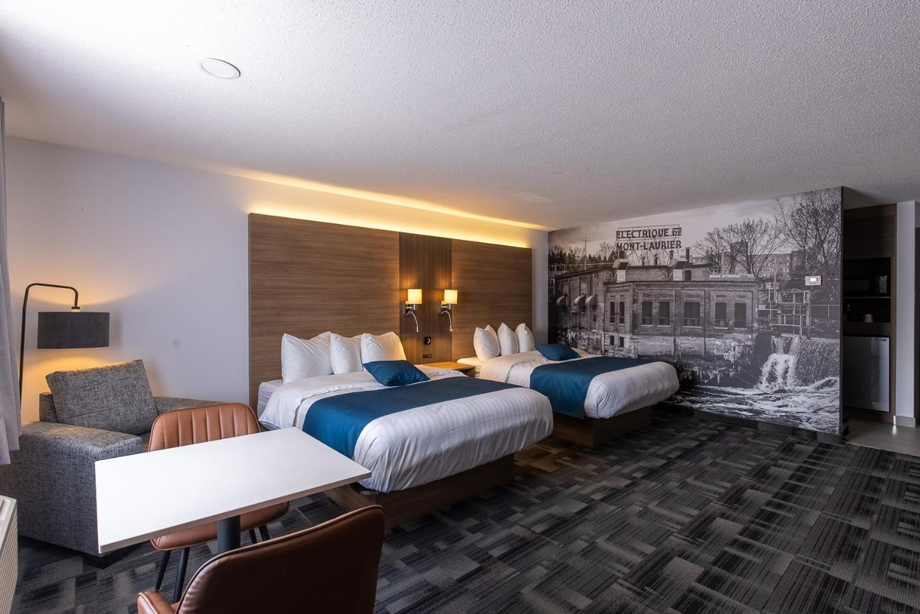 Queen Room with Two Queen Beds photo 1