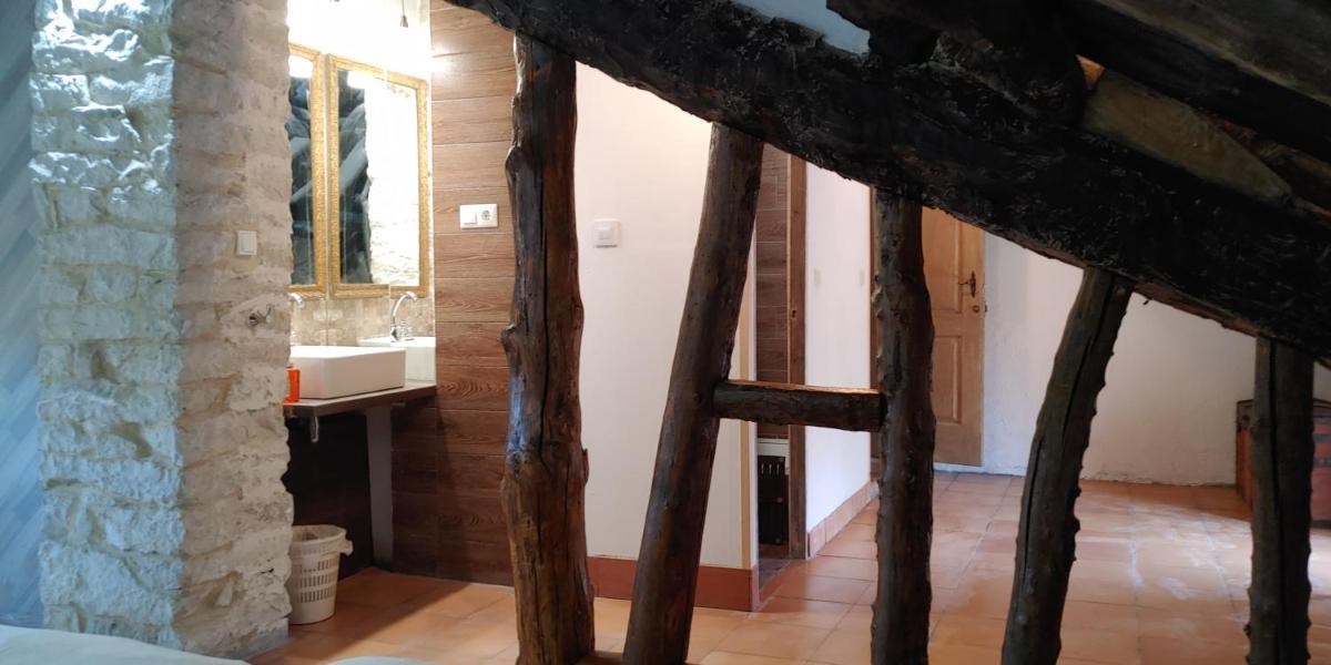 Family Room with Private Bathroom photo 2
