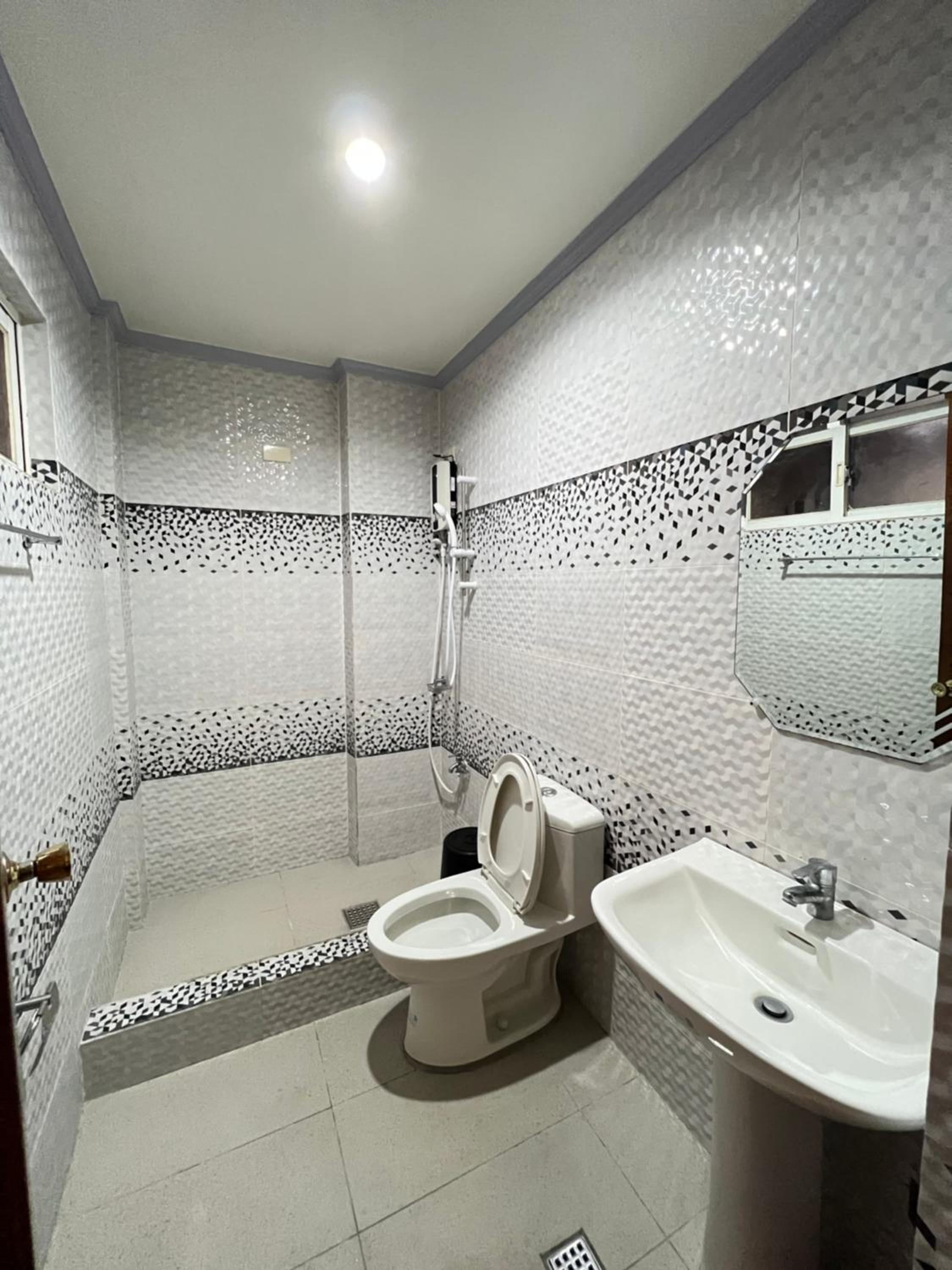 Double or Twin Room with Bathroom - Photo 3