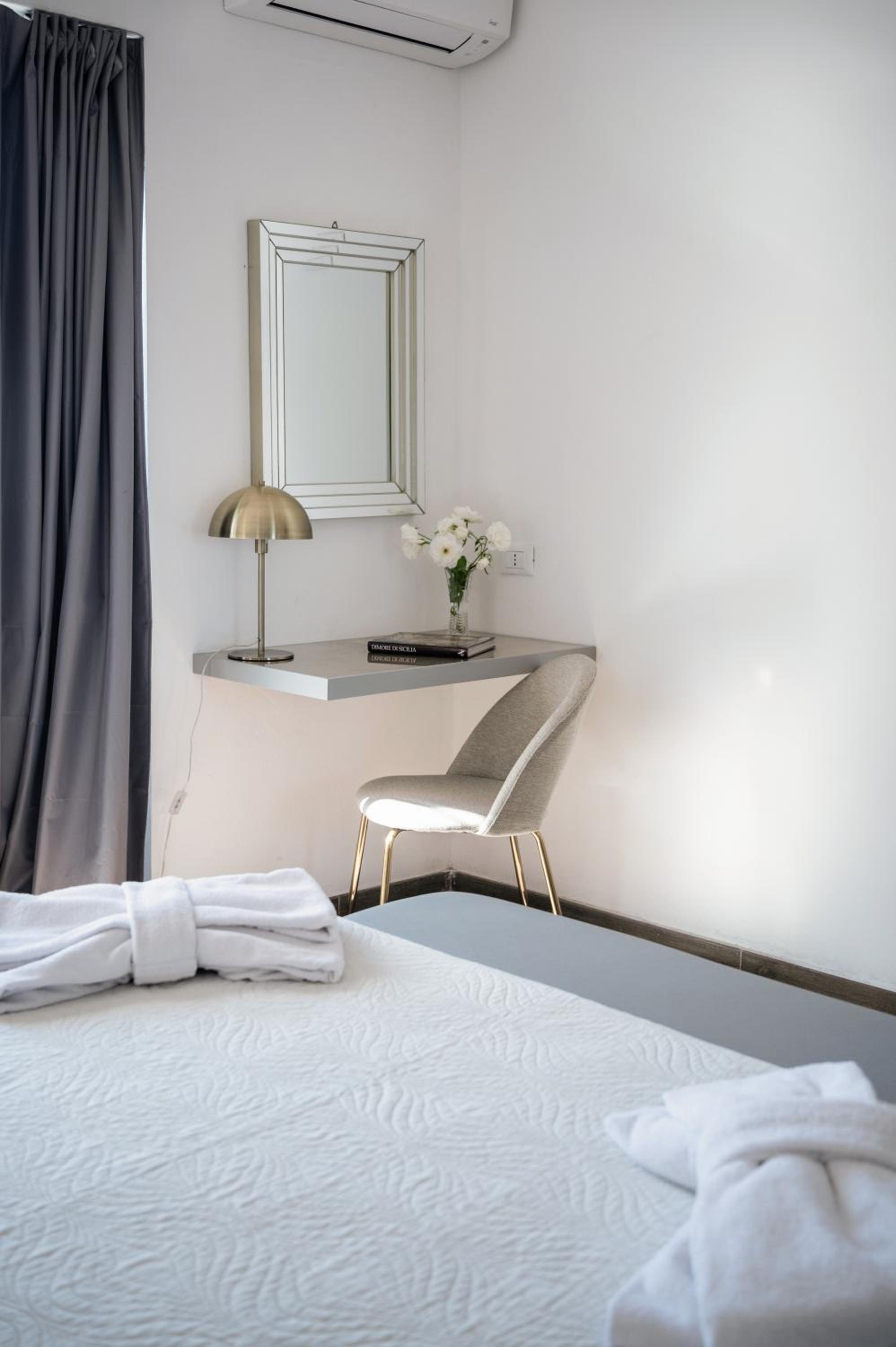 Deluxe Double Room - Photo 28
