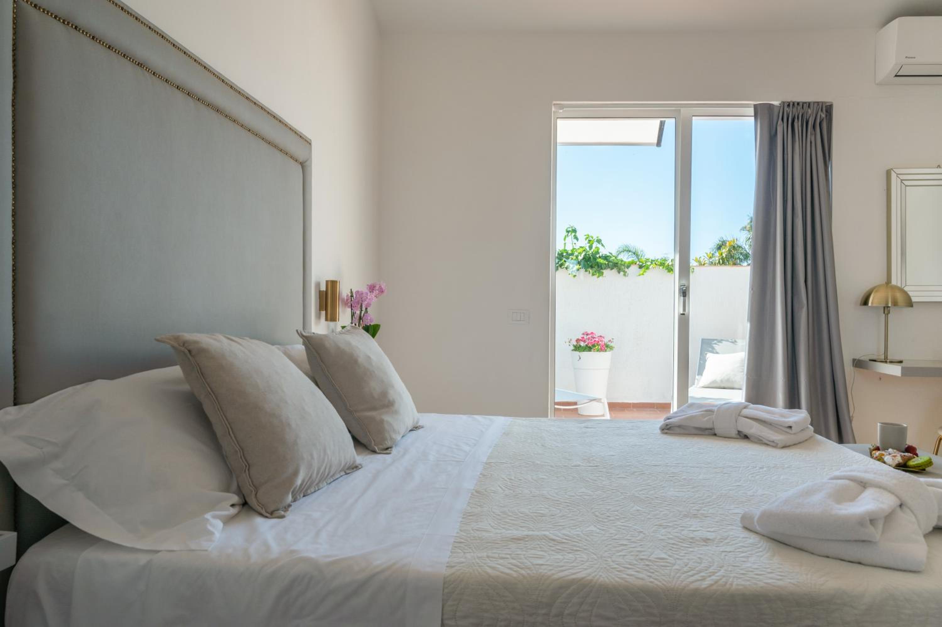 Deluxe Double Room - Photo 6