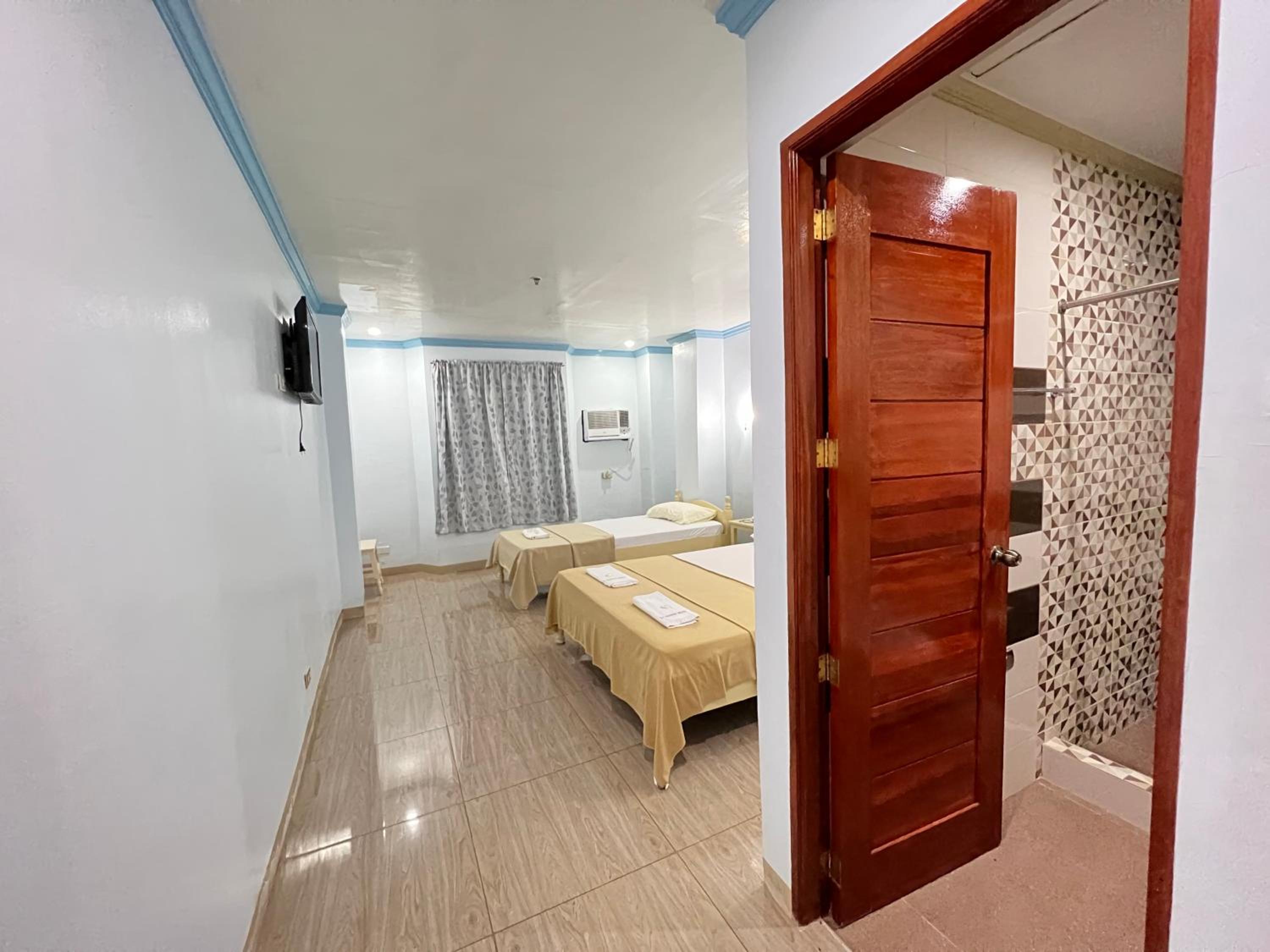 Triple Room with Bathroom - Photo 4
