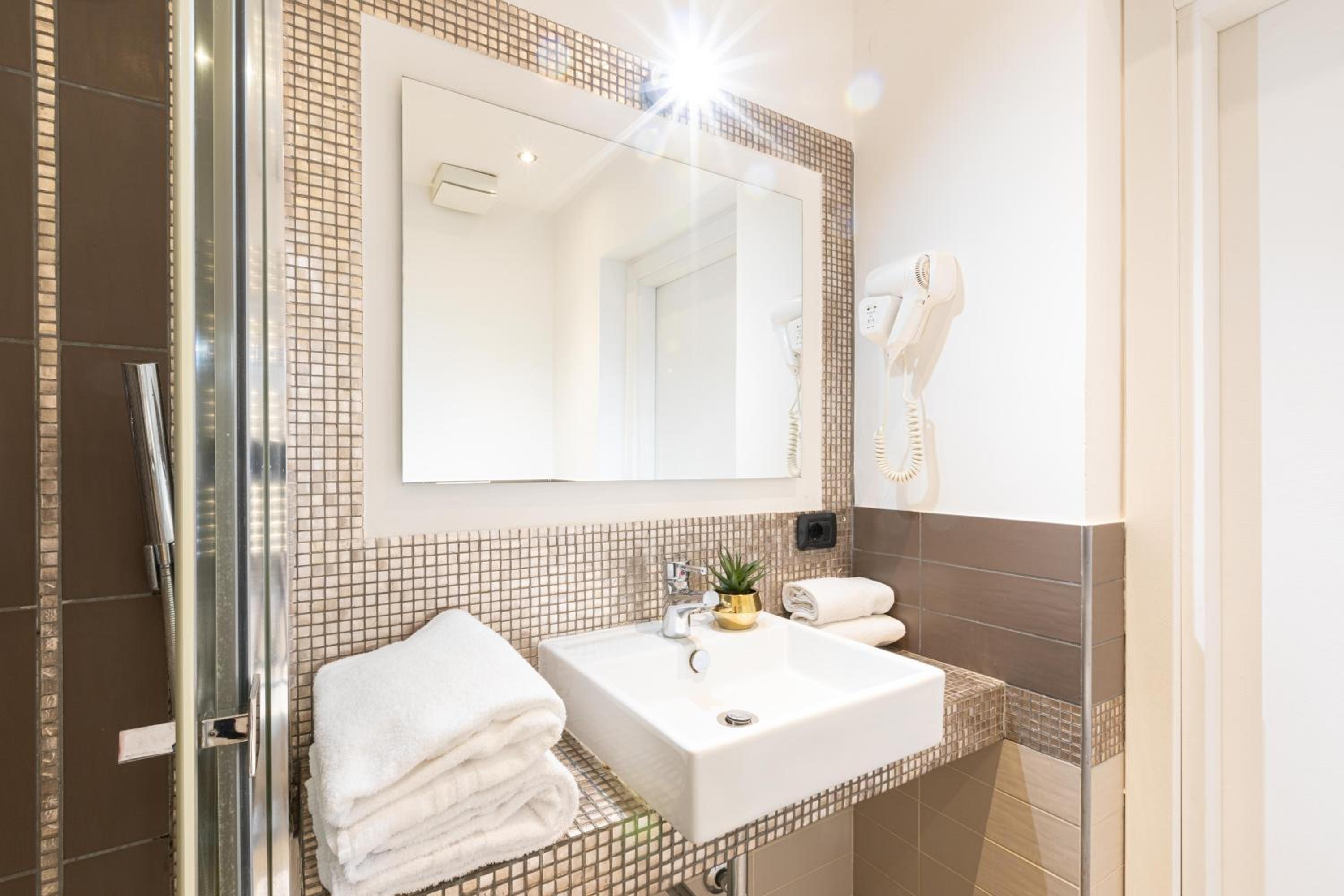 Small Double or Twin Room photo 2