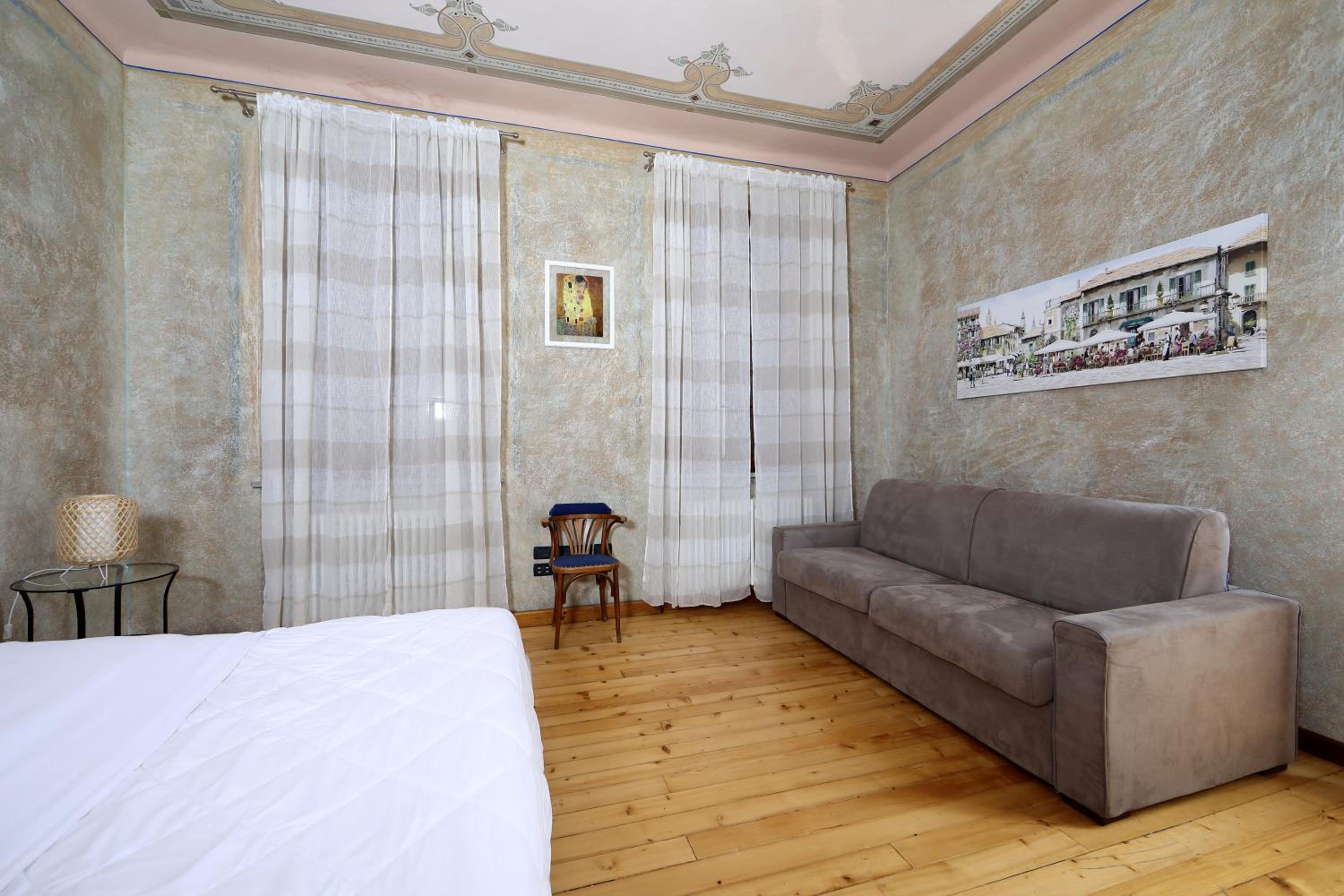 Two-Bedroom Apartment with Terrace - Photo 6