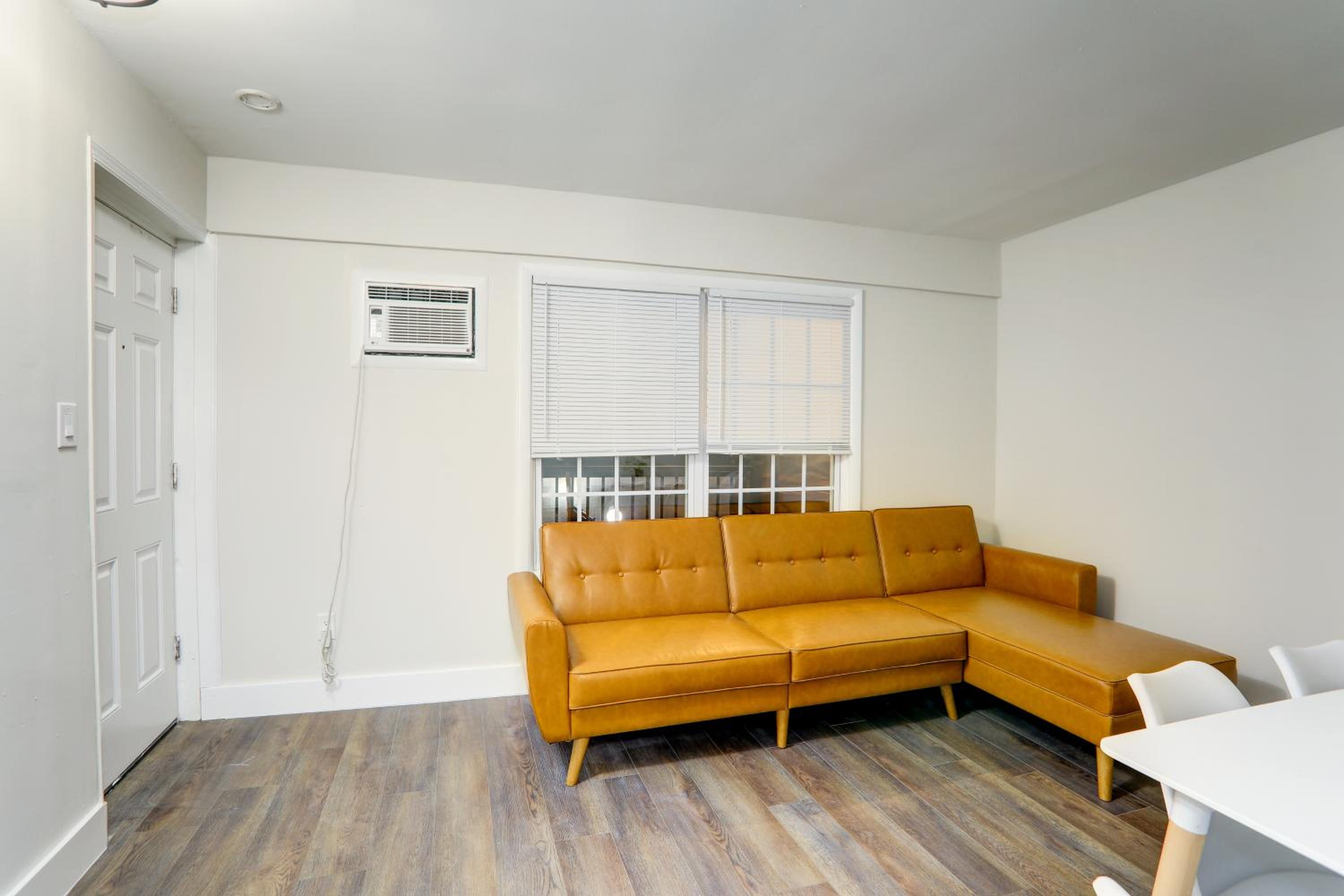 Deluxe Queen Suite photo 1