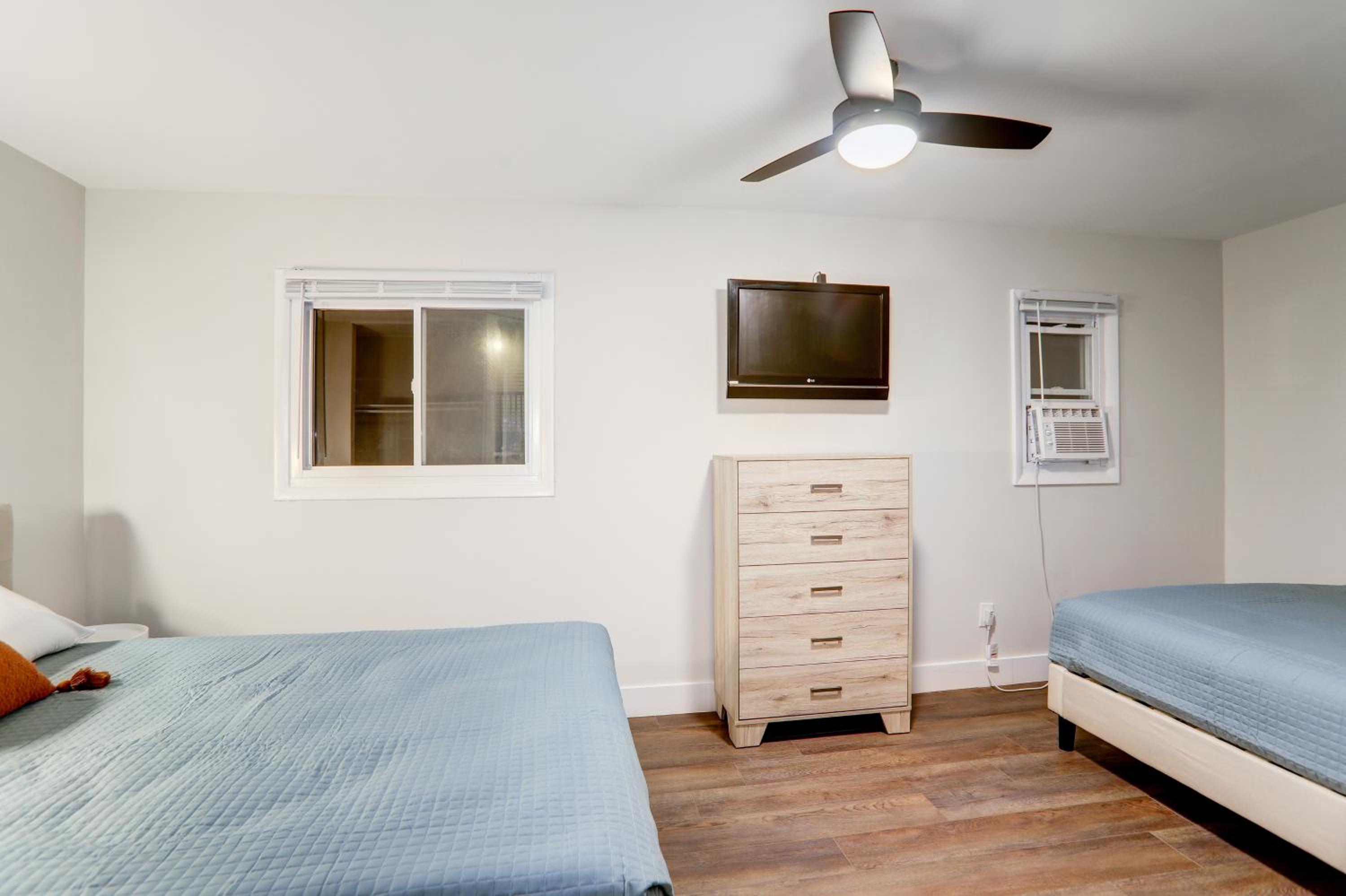 Deluxe Queen Suite photo 3